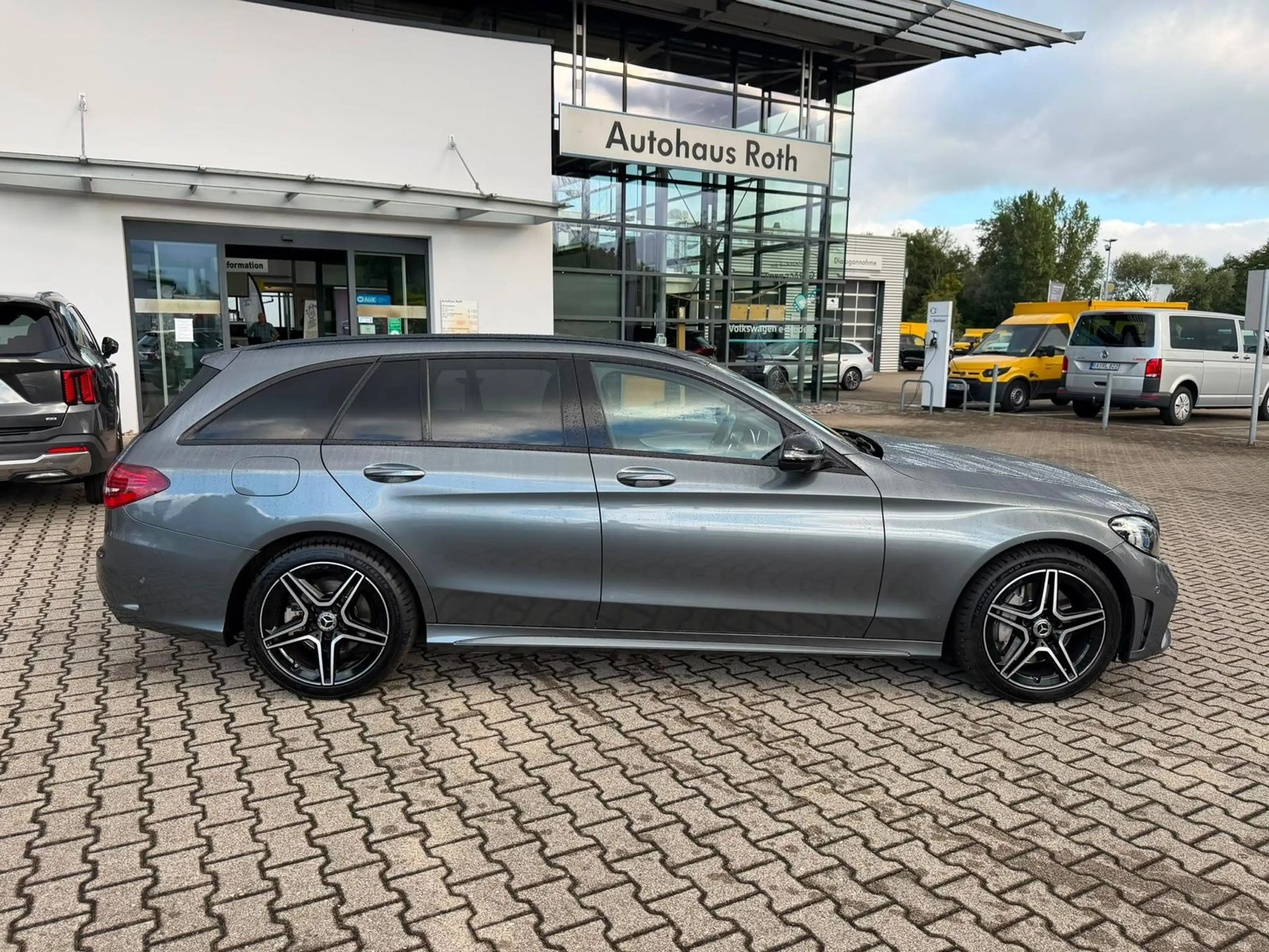 Mercedes-Benz C 400 4Matic AMG-Line *Navi*LED*Pano*Shz*Sound* — photo 7