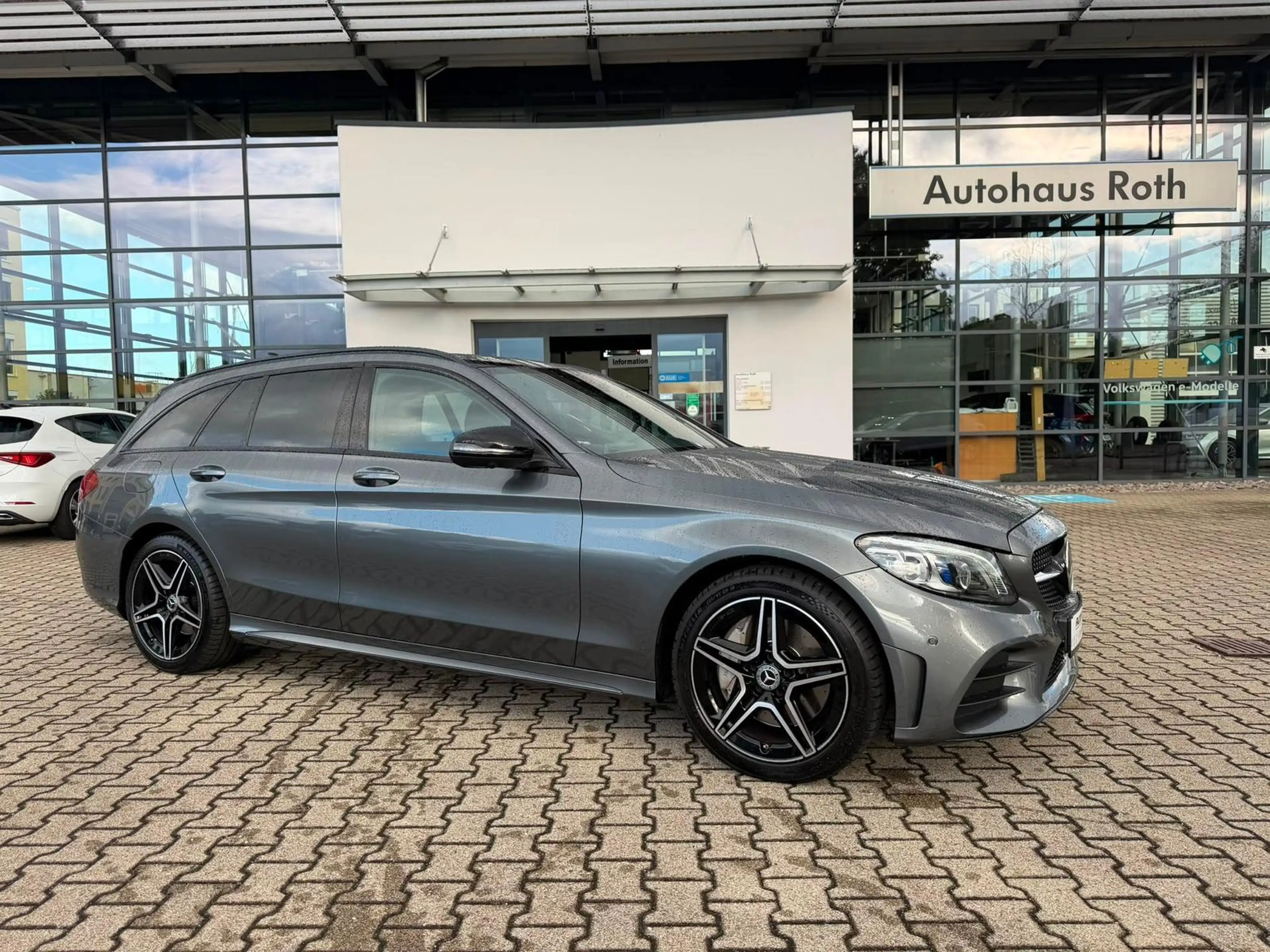 Mercedes-Benz C 400 4Matic AMG-Line *Navi*LED*Pano*Shz*Sound* — photo 8