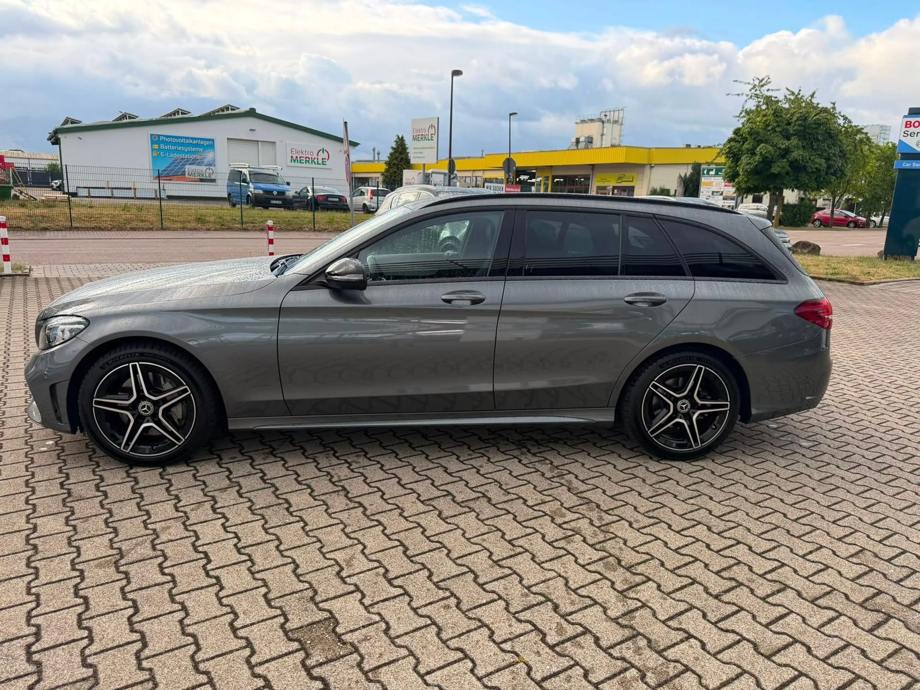 Mercedes-Benz C 400 4Matic AMG-Line *Navi*LED*Pano*Shz*Sound* — photo 3