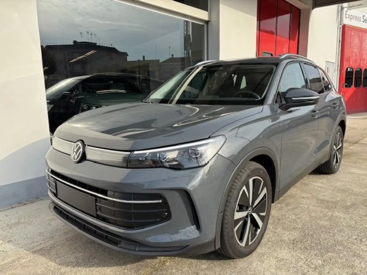 Volkswagen Tiguan Tiguan 2.0 tdi Edition PLus 150cv dsg Gris - 1