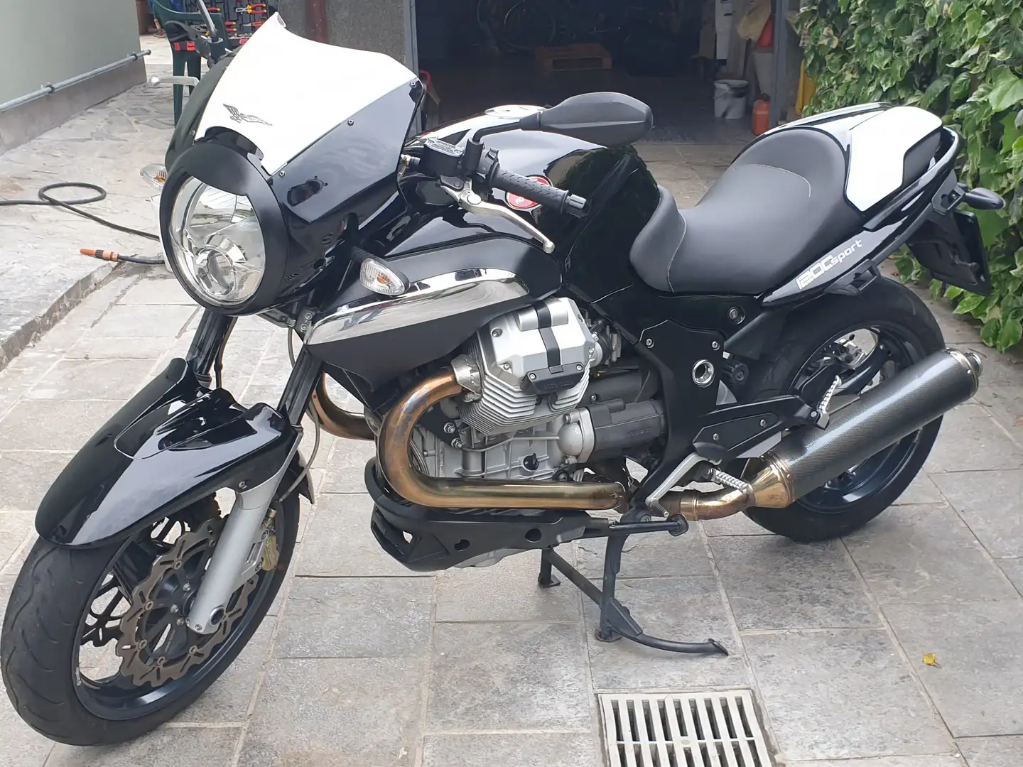 Moto Guzzi 1200 Sport Fekete - 2