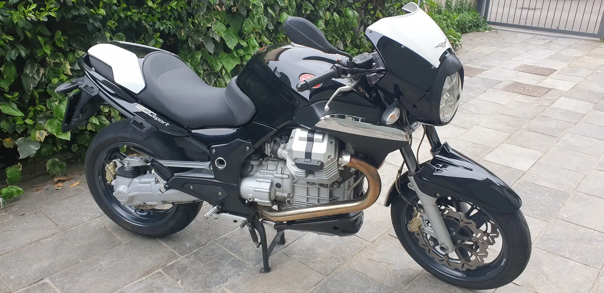 Moto Guzzi 1200 Sport Fekete - 1