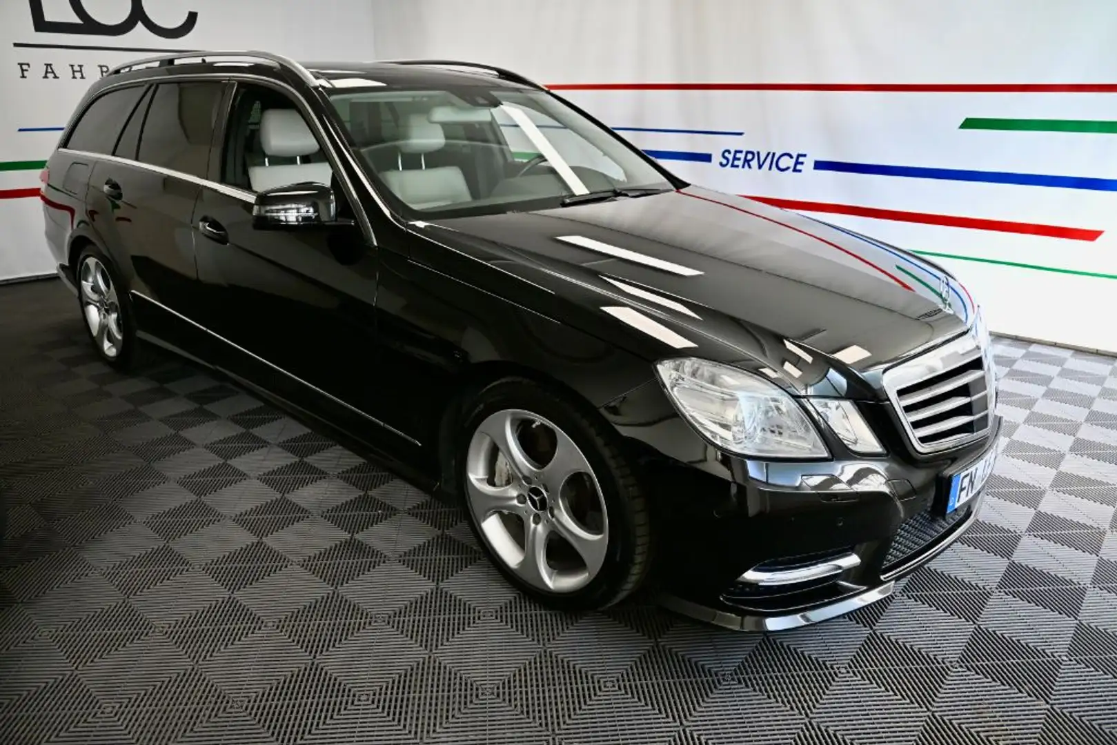 Mercedes-Benz E 500 T 4Matic BlueEFFICIENCY 7G-TRONIC Avantgarde Negru - 1