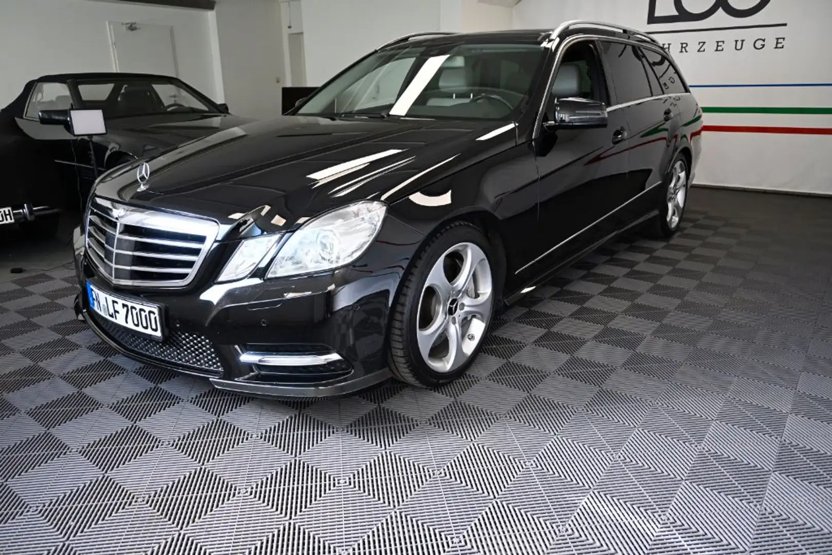 Mercedes-Benz E 500 T 4Matic BlueEFFICIENCY 7G-TRONIC Avantgarde Black - 2