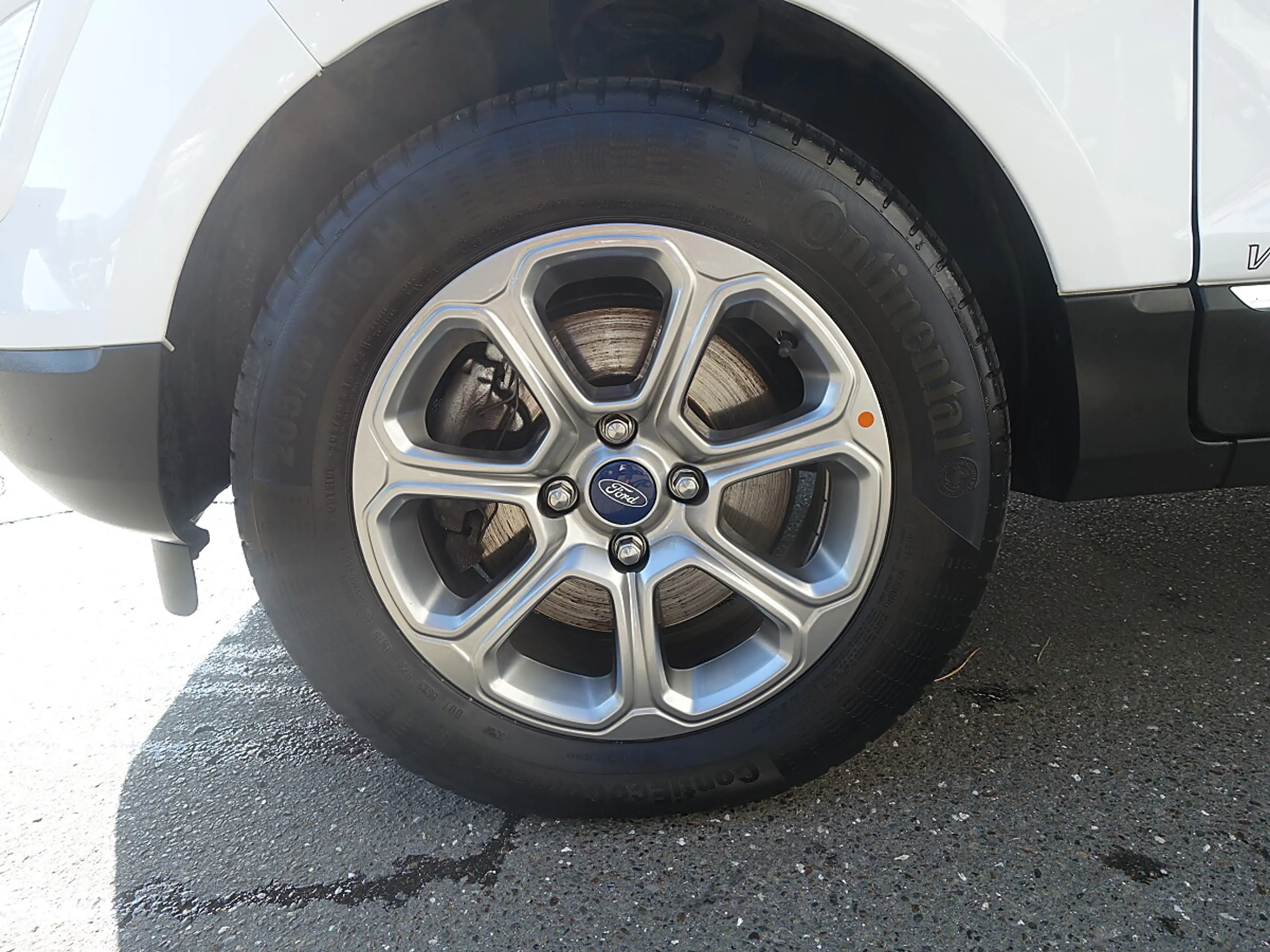 Ford EcoSport 1,0 EcoBoost Titanium — photo 12