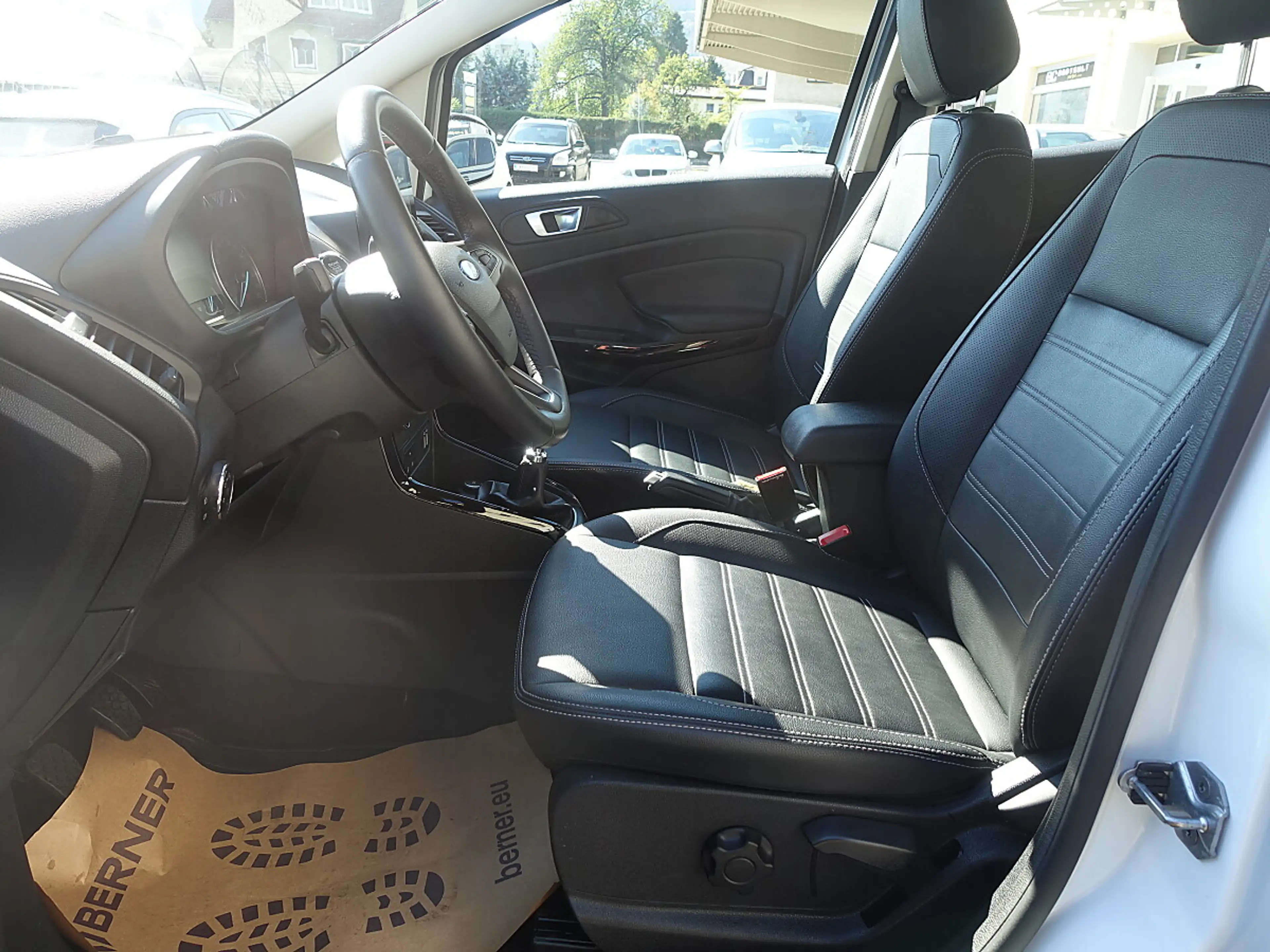 Ford EcoSport 1,0 EcoBoost Titanium — photo 15
