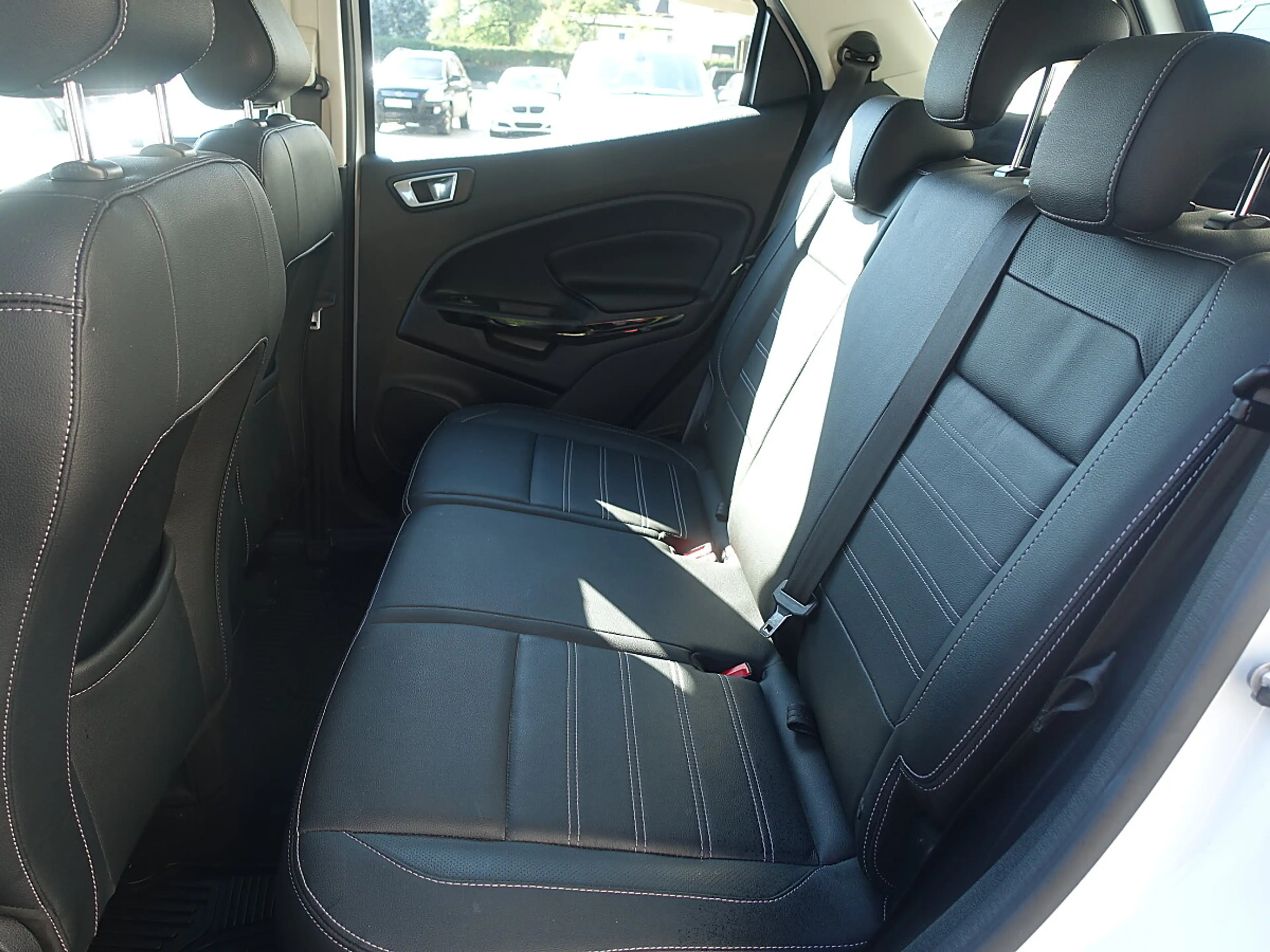 Ford EcoSport 1,0 EcoBoost Titanium — photo 14