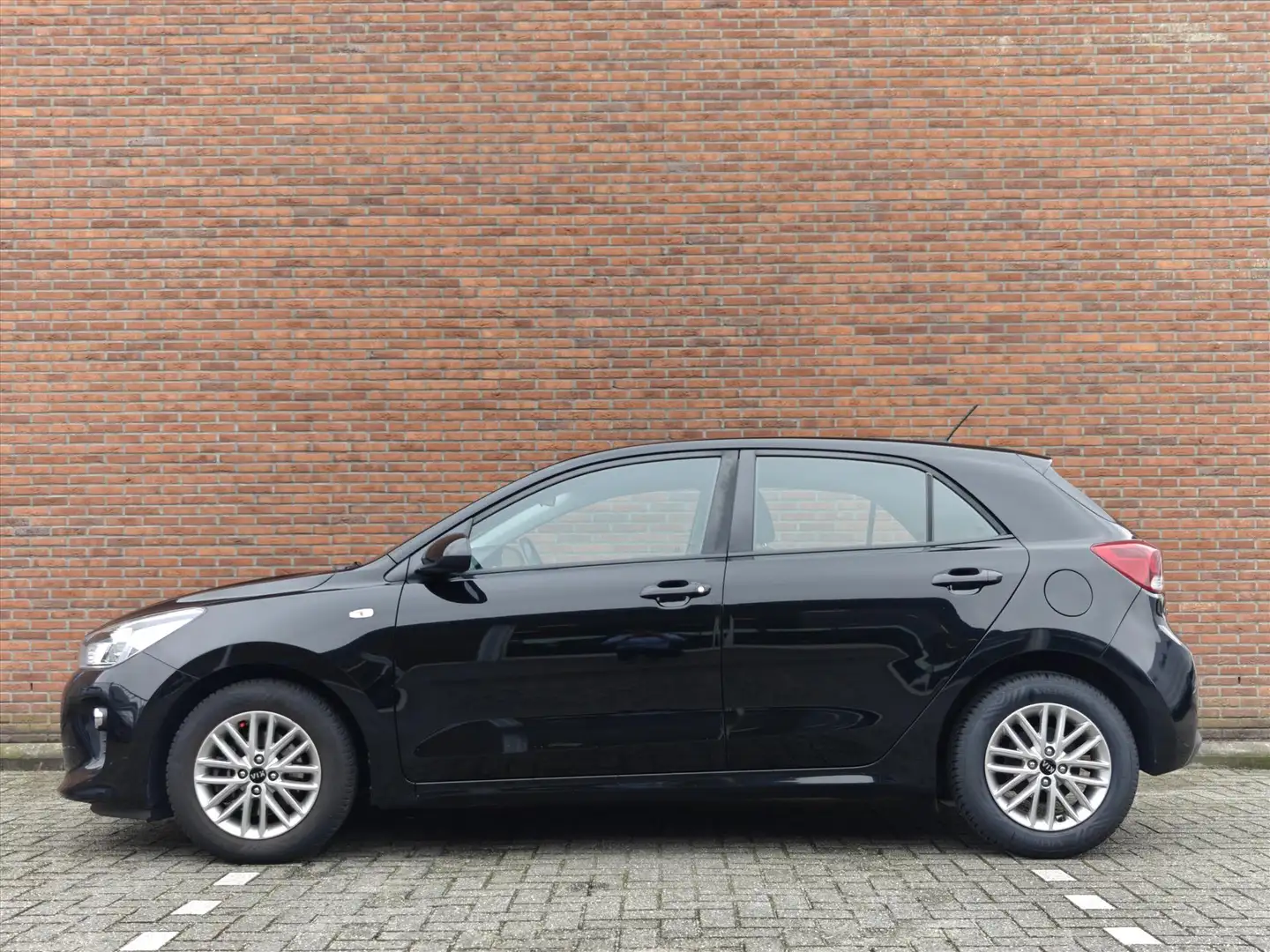 Kia Rio 1.0 T-GDI EcoDynamics 100pk Design Edition | Navig Noir - 2