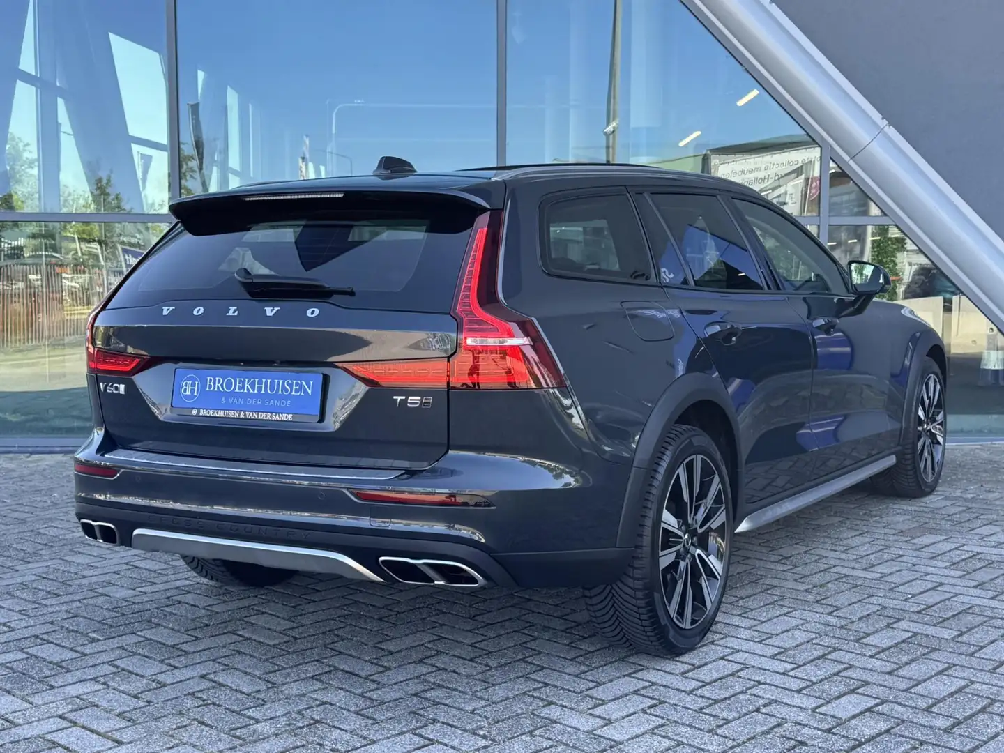 Volvo V60 Cross Country 2.0 T5 AWD Pro Polstar Getuned 310pk Panoramadak / Grey - 2