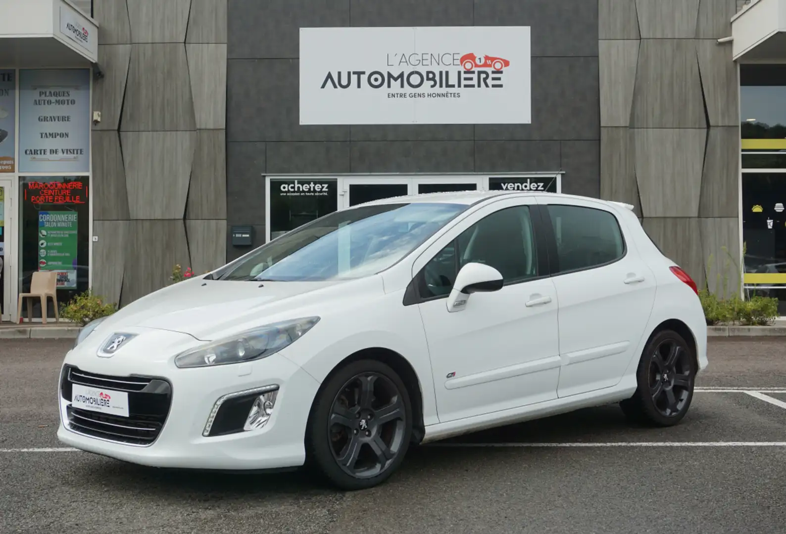 Peugeot 308 1.6 THP 200 ch GTI ph2 nombreux frais Blanc - 1