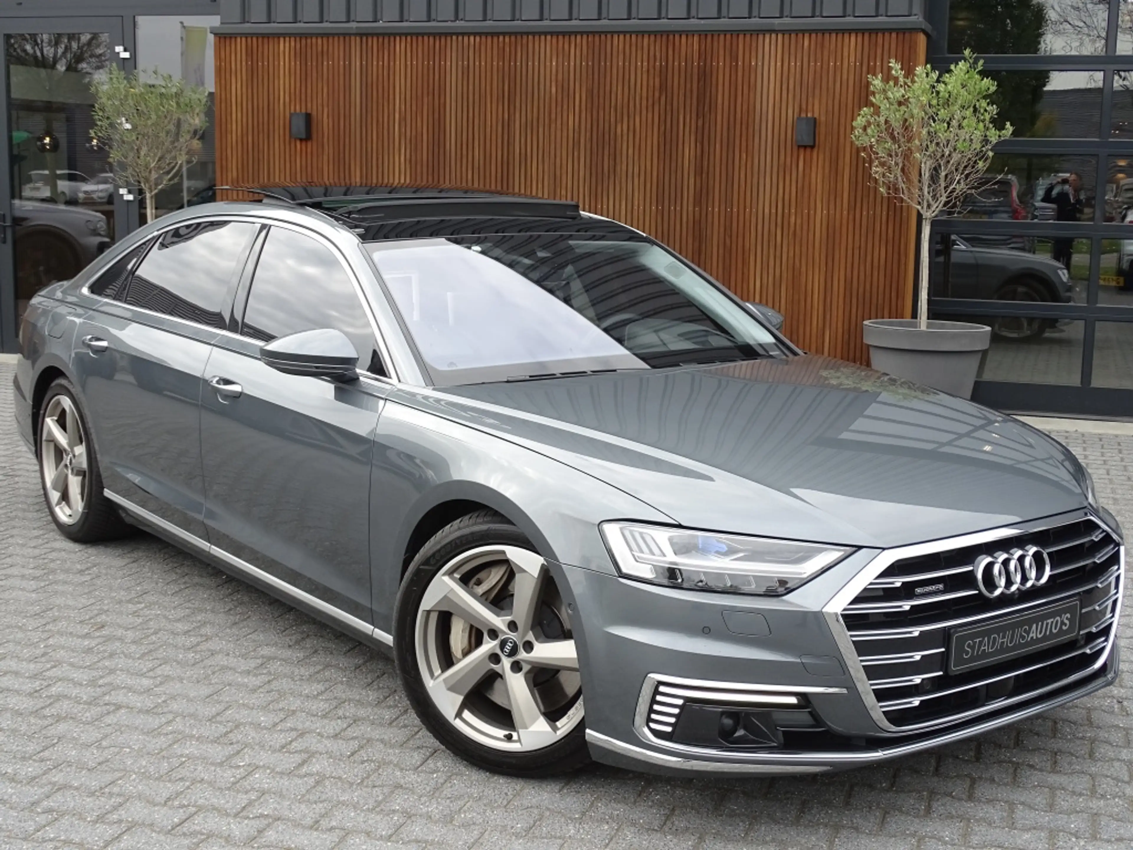 Audi A8 60 TFSie Lang 449PK S-line / B&O / TV's / Alcanata — photo 2