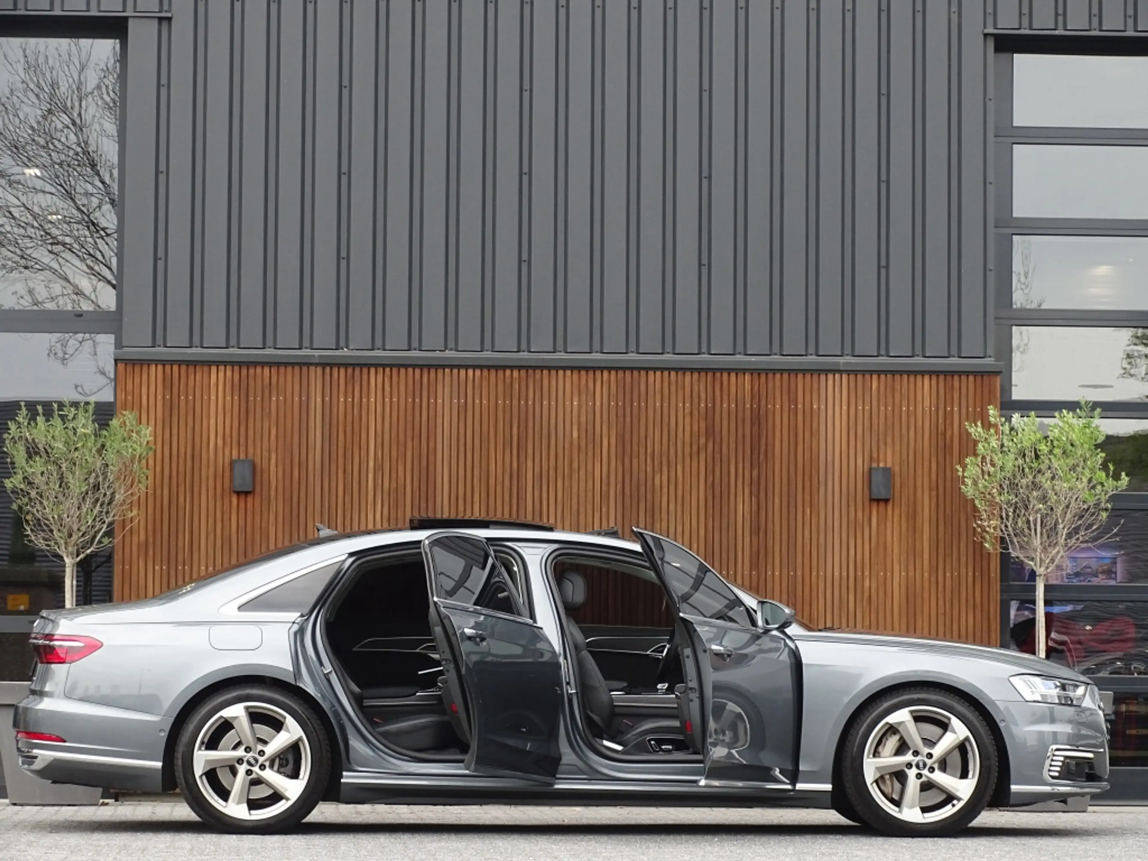 Audi A8 60 TFSie Lang 449PK S-line / B&O / TV's / Alcanata — photo 4