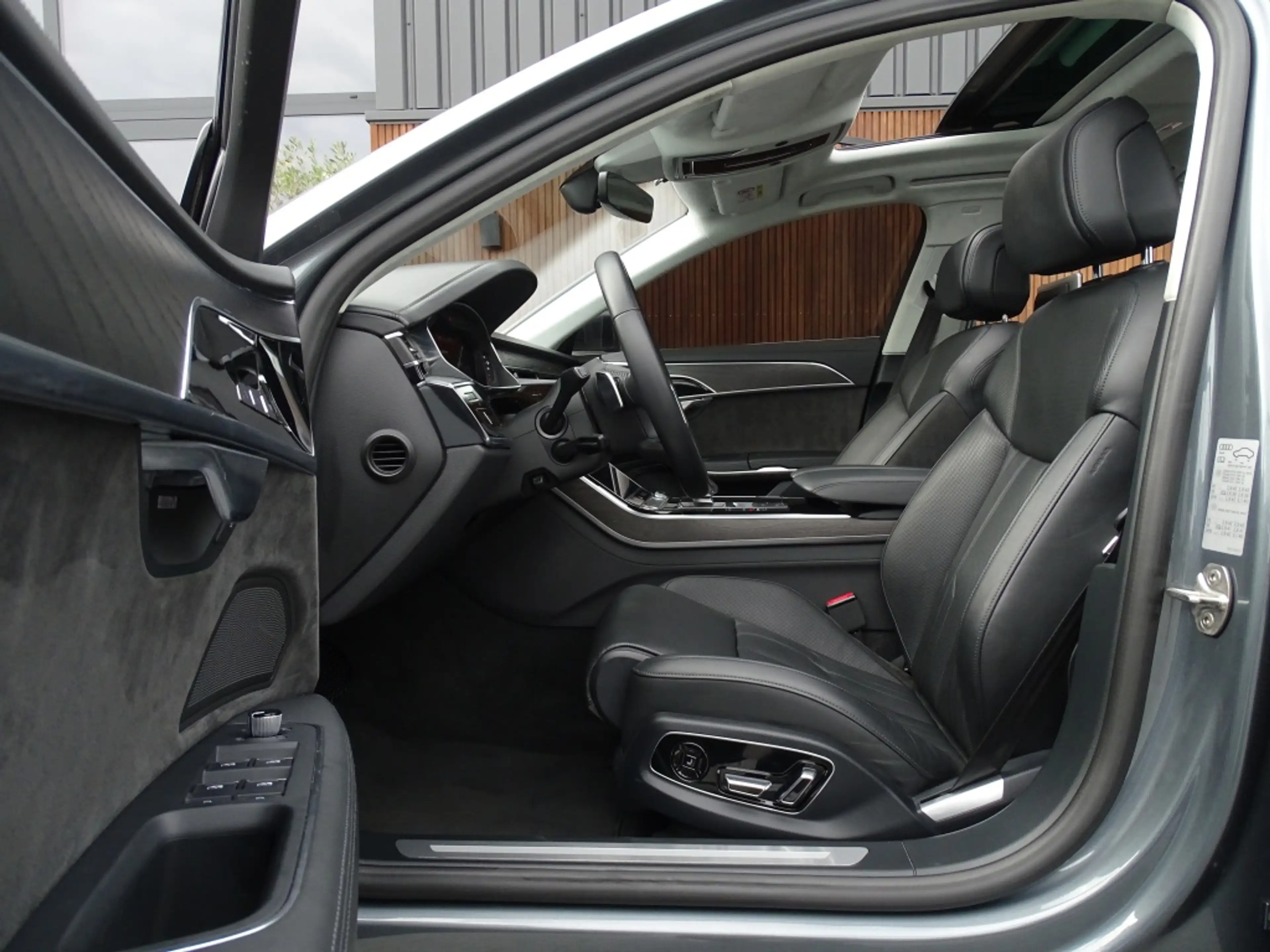 Audi A8 60 TFSie Lang 449PK S-line / B&O / TV's / Alcanata — photo 15