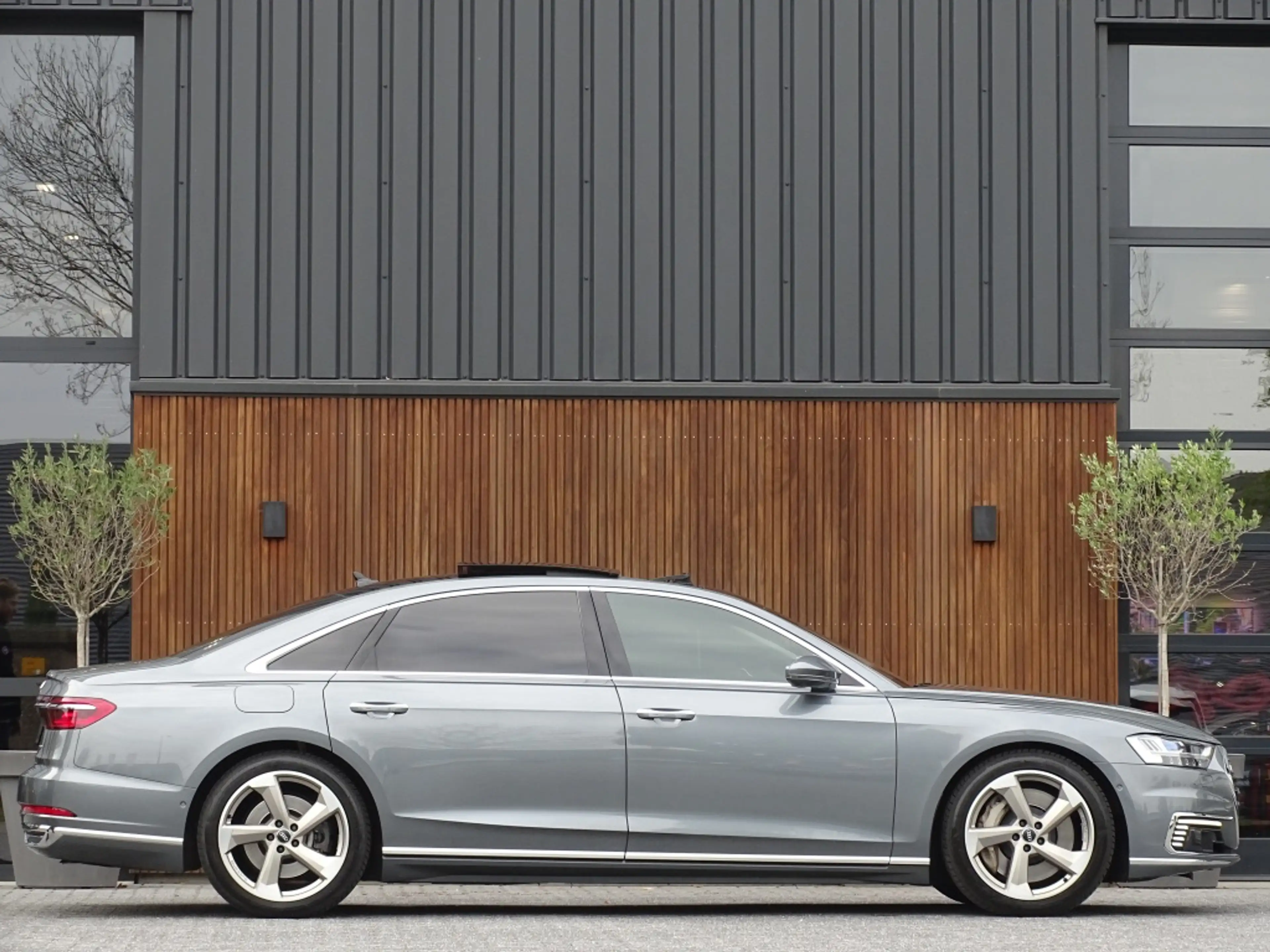 Audi A8 60 TFSie Lang 449PK S-line / B&O / TV's / Alcanata — photo 3