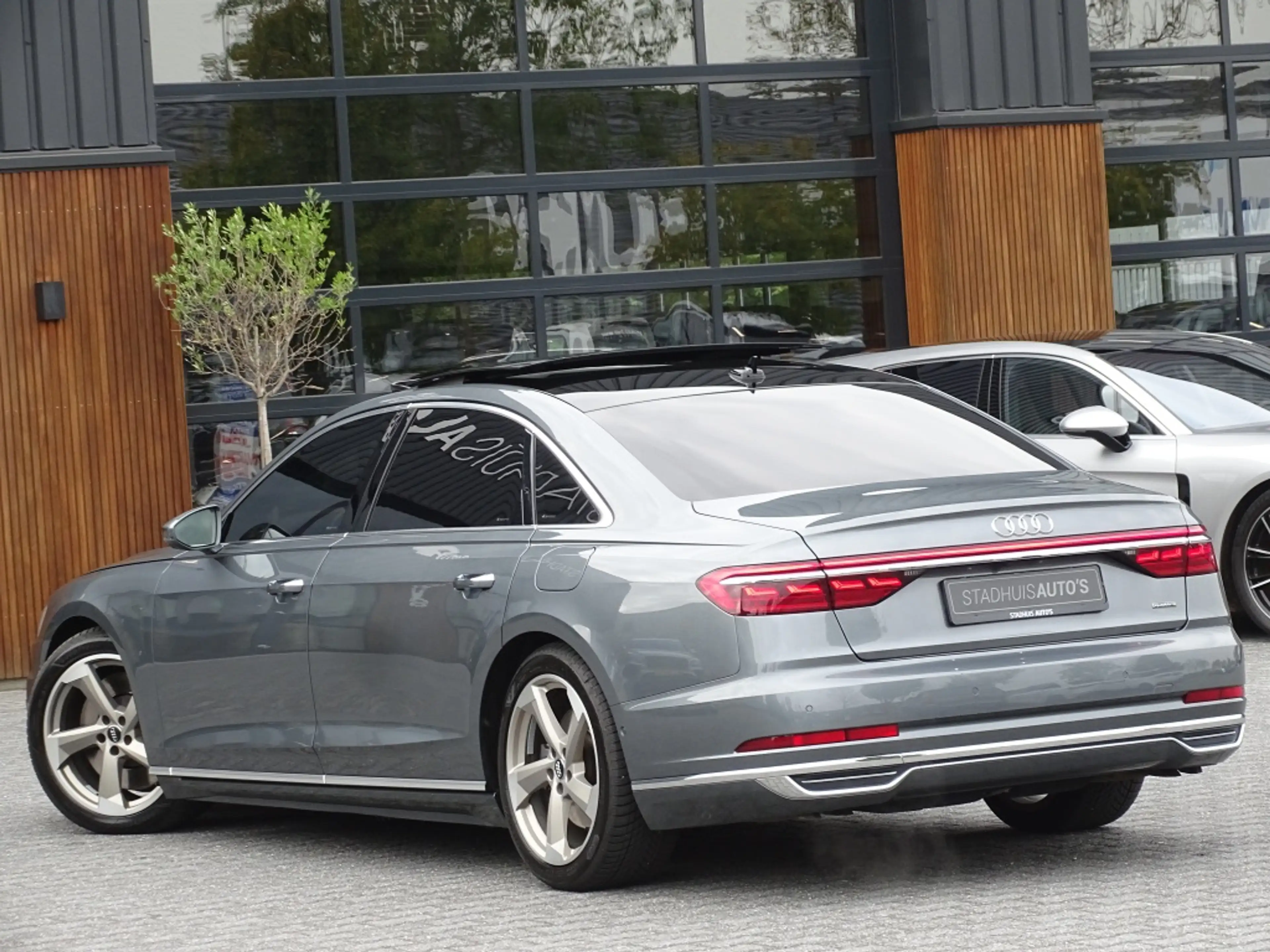 Audi A8 60 TFSie Lang 449PK S-line / B&O / TV's / Alcanata — photo 7