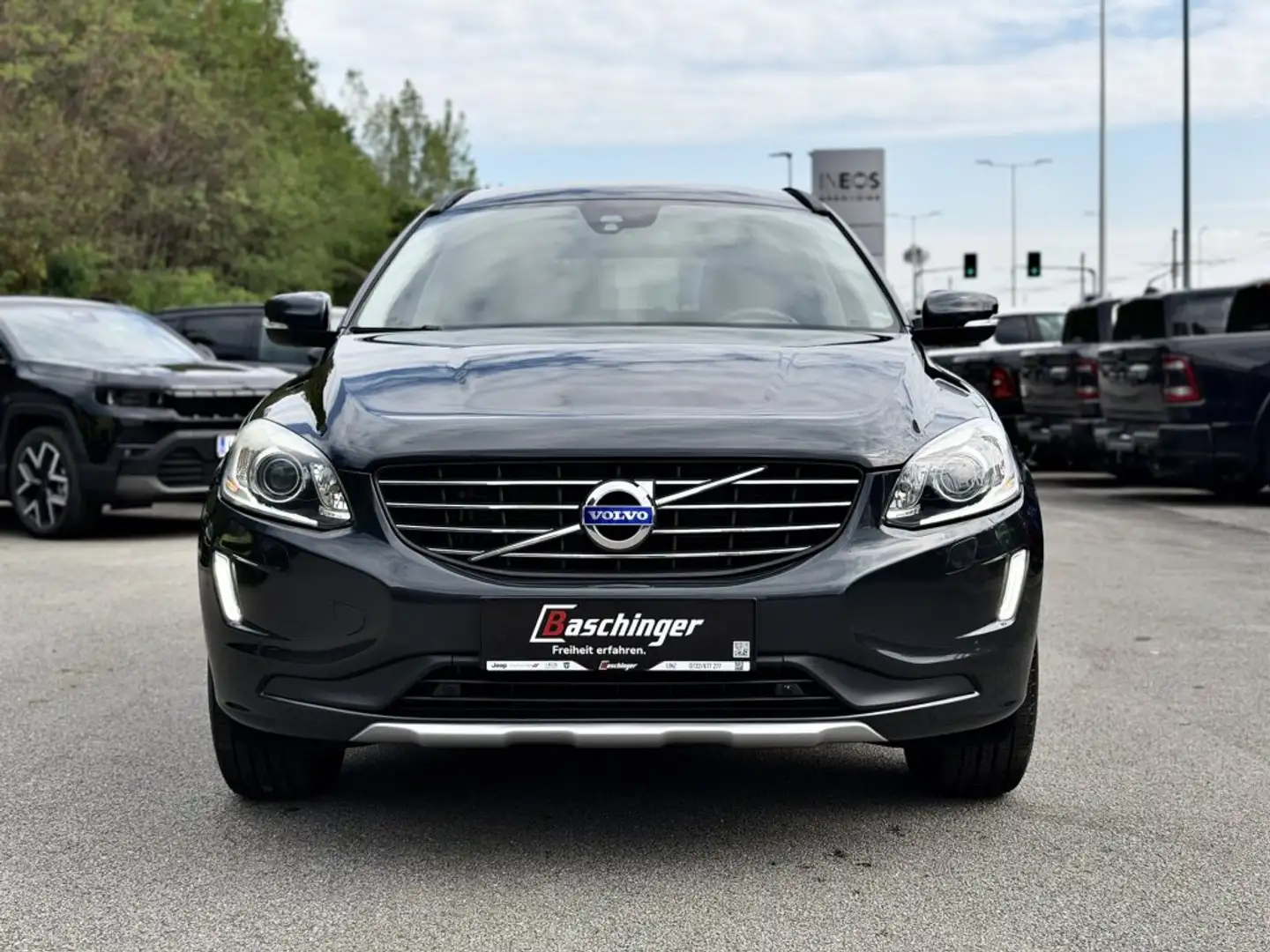 Volvo XC60 Allrad Automatik Diesel Grau - 2