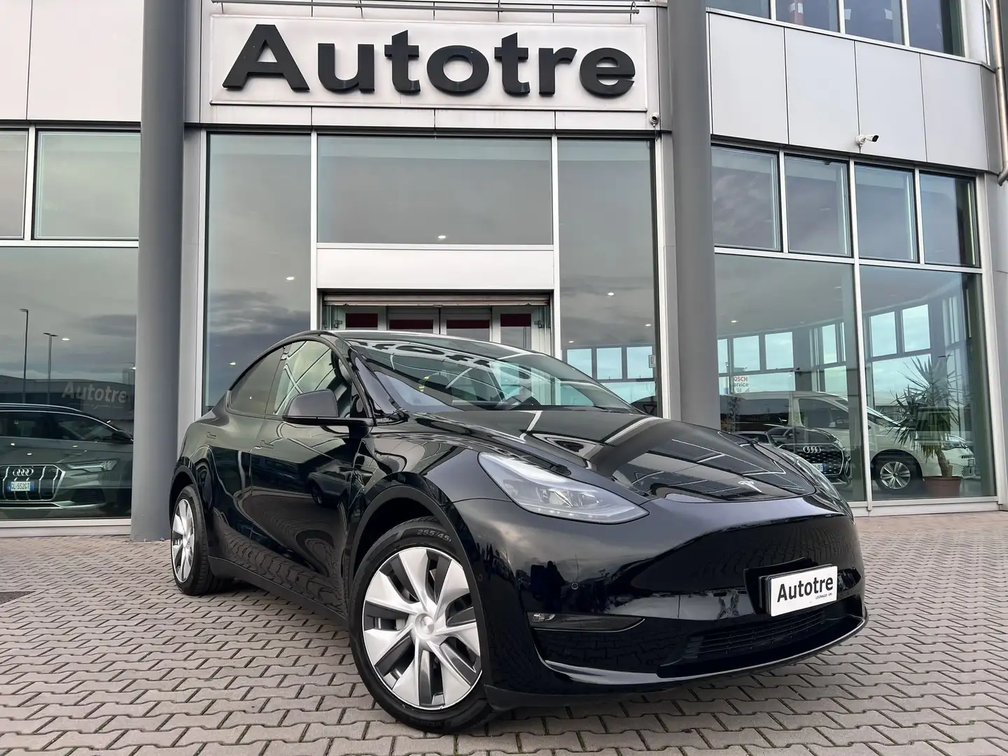 Tesla Model Y Model Y Long Range AWD dual motors Zwart - 1