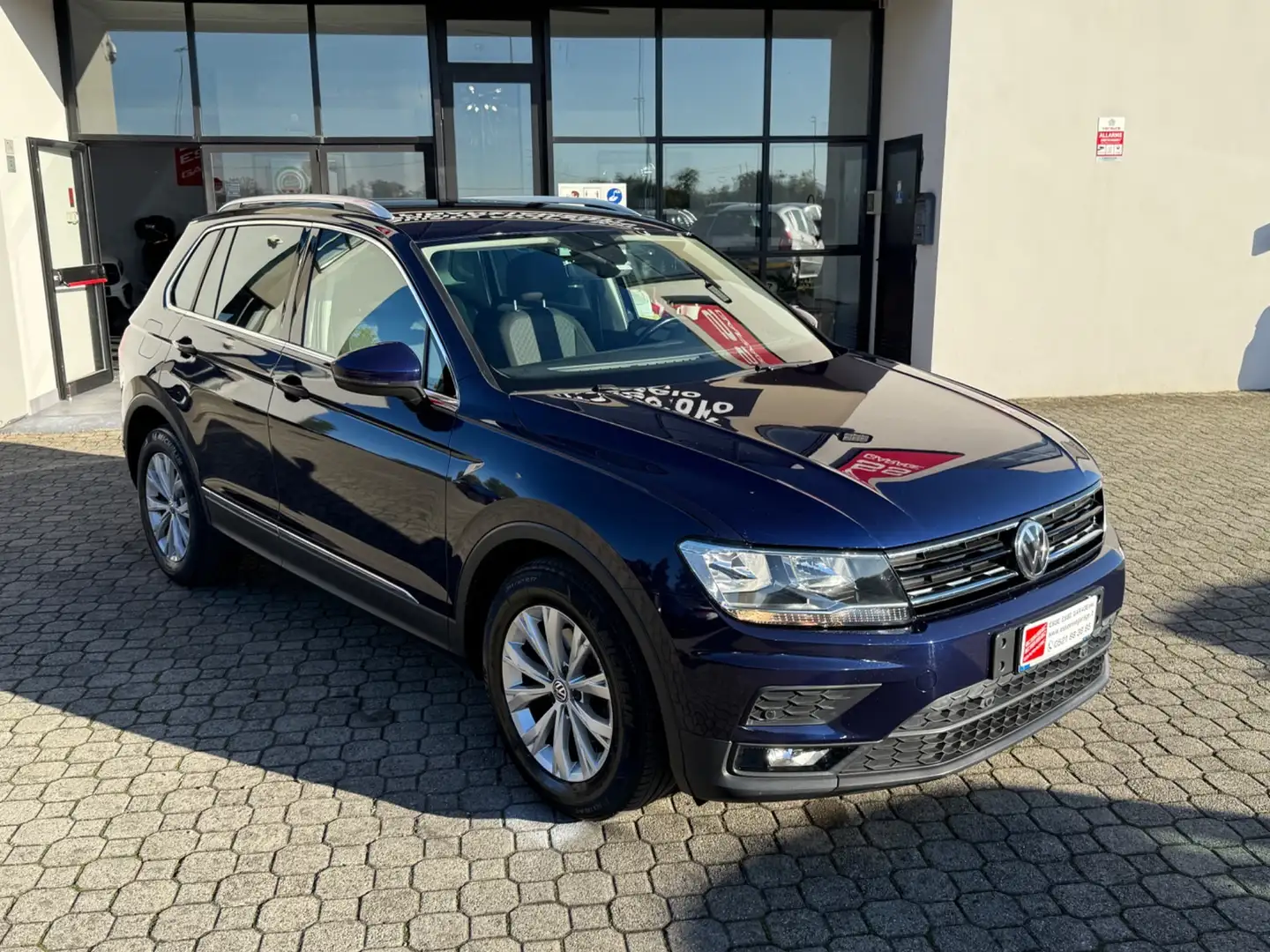Volkswagen Tiguan Tiguan 1.6 TDI SCR Business BlueMotion Technology Bleu - 2