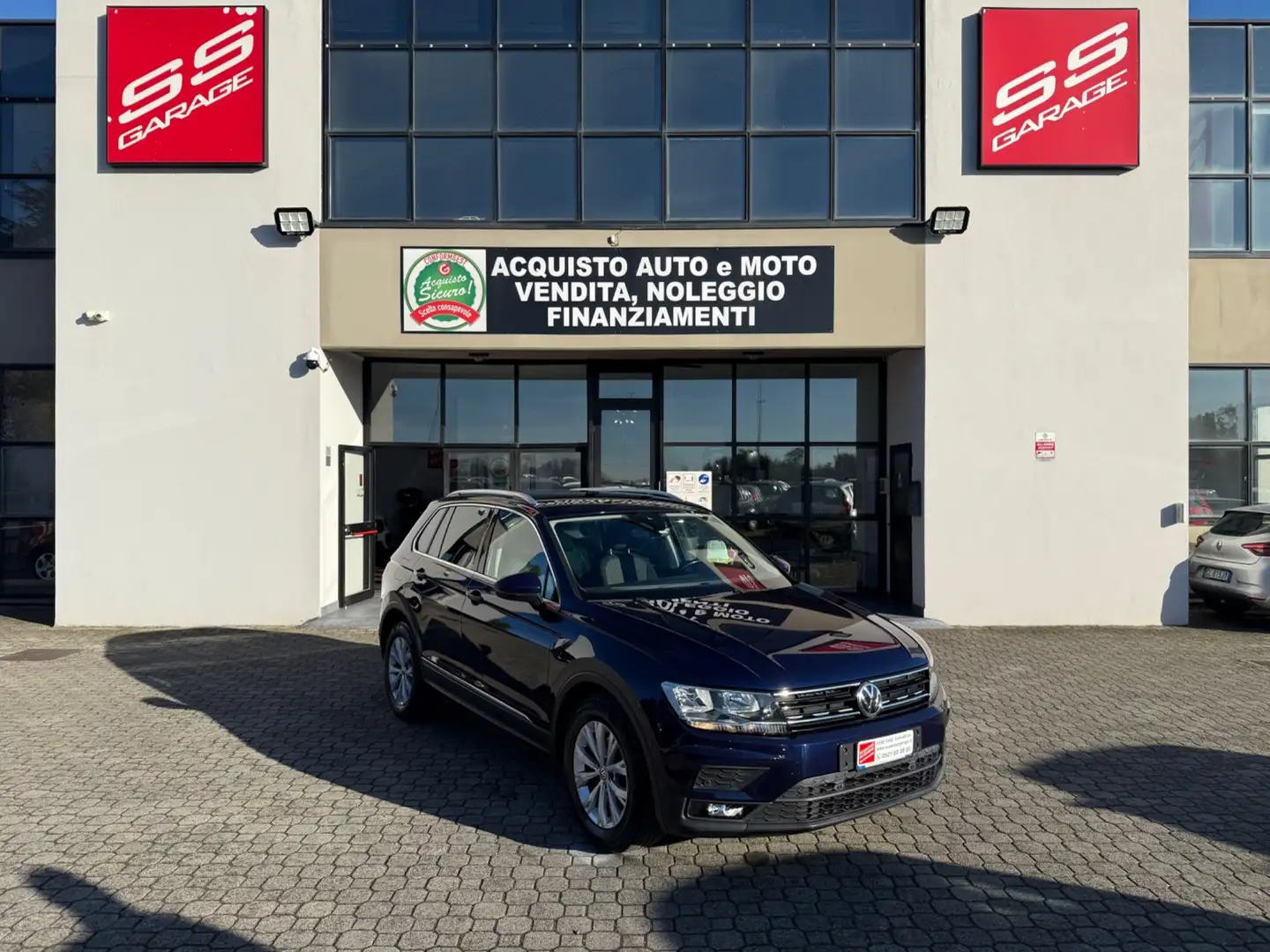 Volkswagen Tiguan Tiguan 1.6 TDI SCR Business BlueMotion Technology Bleu - 1