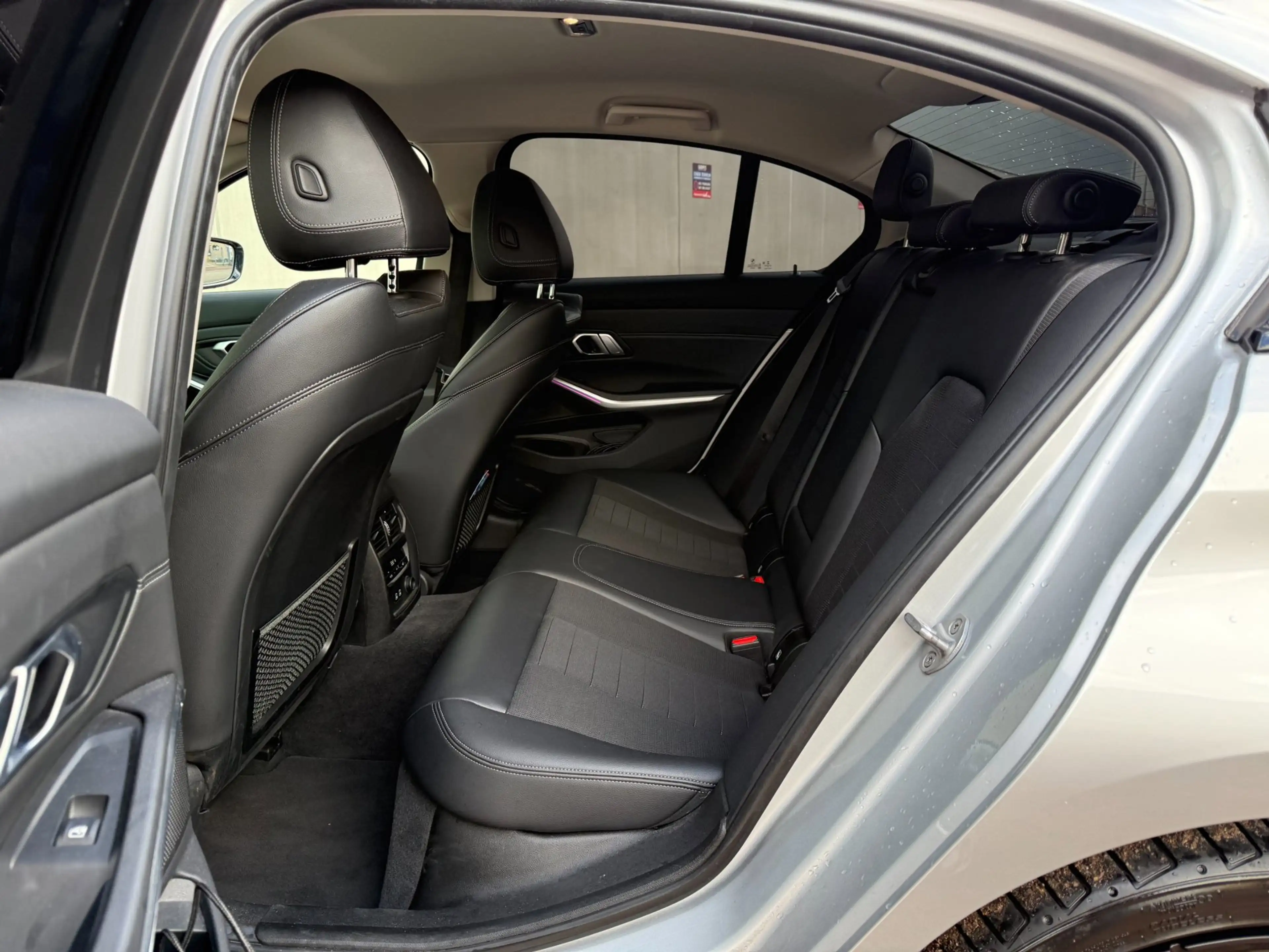 BMW 330 3-serie 330i High Executive |NIEUW APK|LUXE UITV|1 — photo 11