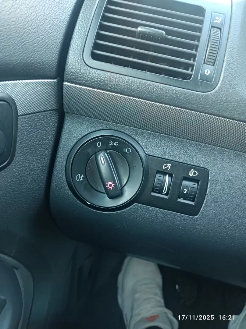 Volkswagen Touran 1.6 fsi Trendline - 2