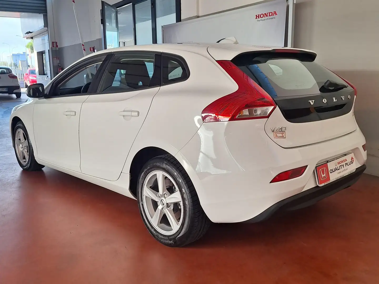Volvo V40 V40 II 2012 2.0 d2 eco Kinetic my18 Bianco - 2