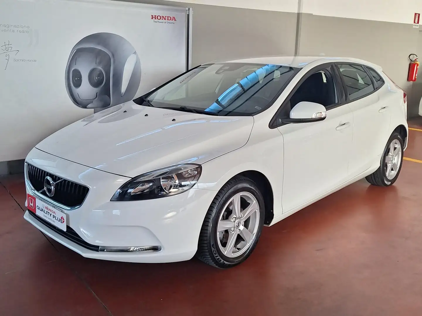 Volvo V40 V40 II 2012 2.0 d2 eco Kinetic my18 Bianco - 1