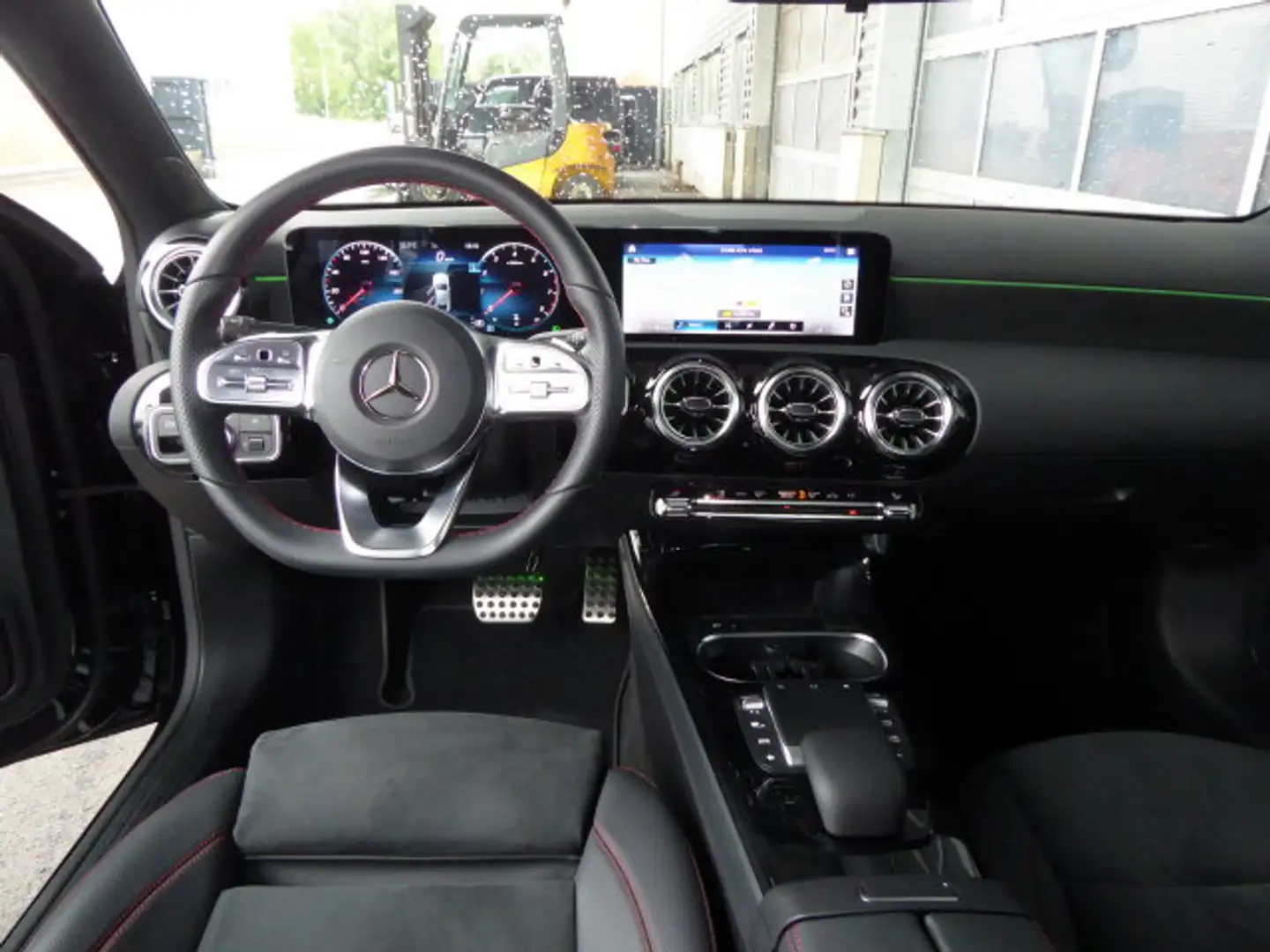 Mercedes-Benz A 200 A 200 Limo AMG Line LED MBUX High End Ambientebl Zwart - 2