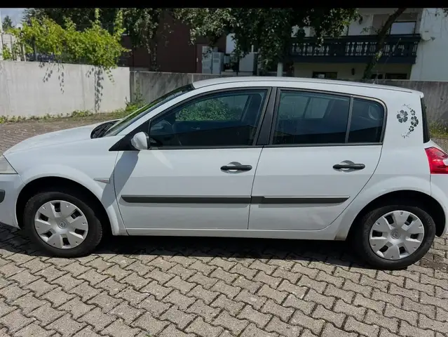 Renault Megane view 4