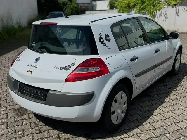 Renault Megane view 12