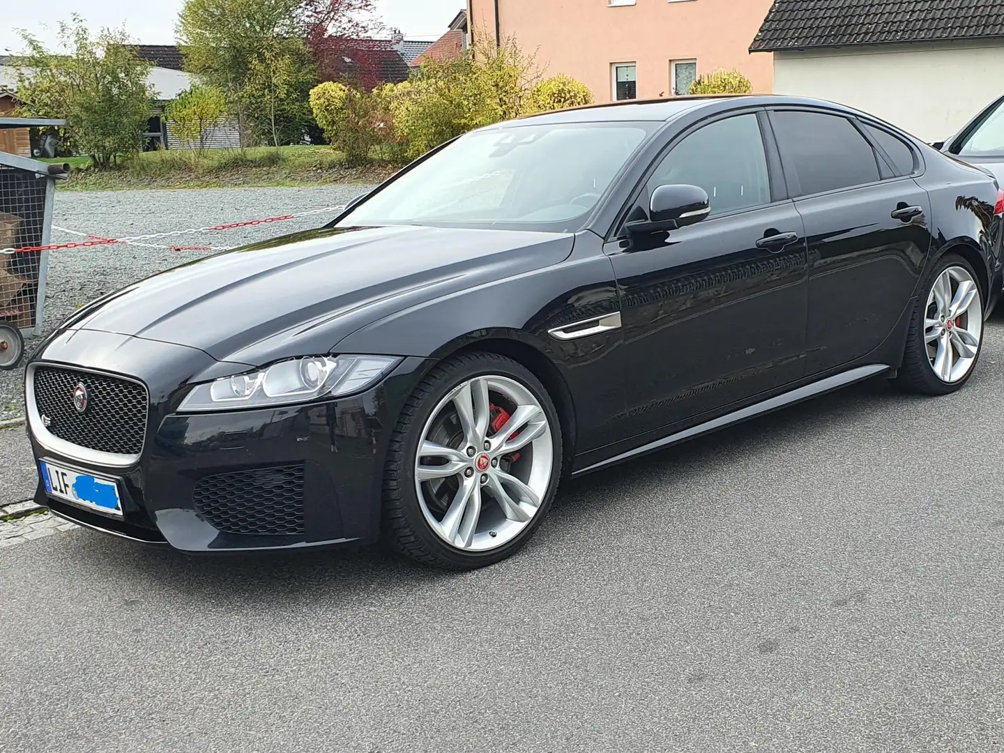 Jaguar XF XF 30d Aut. R-Sport Schwarz - 1