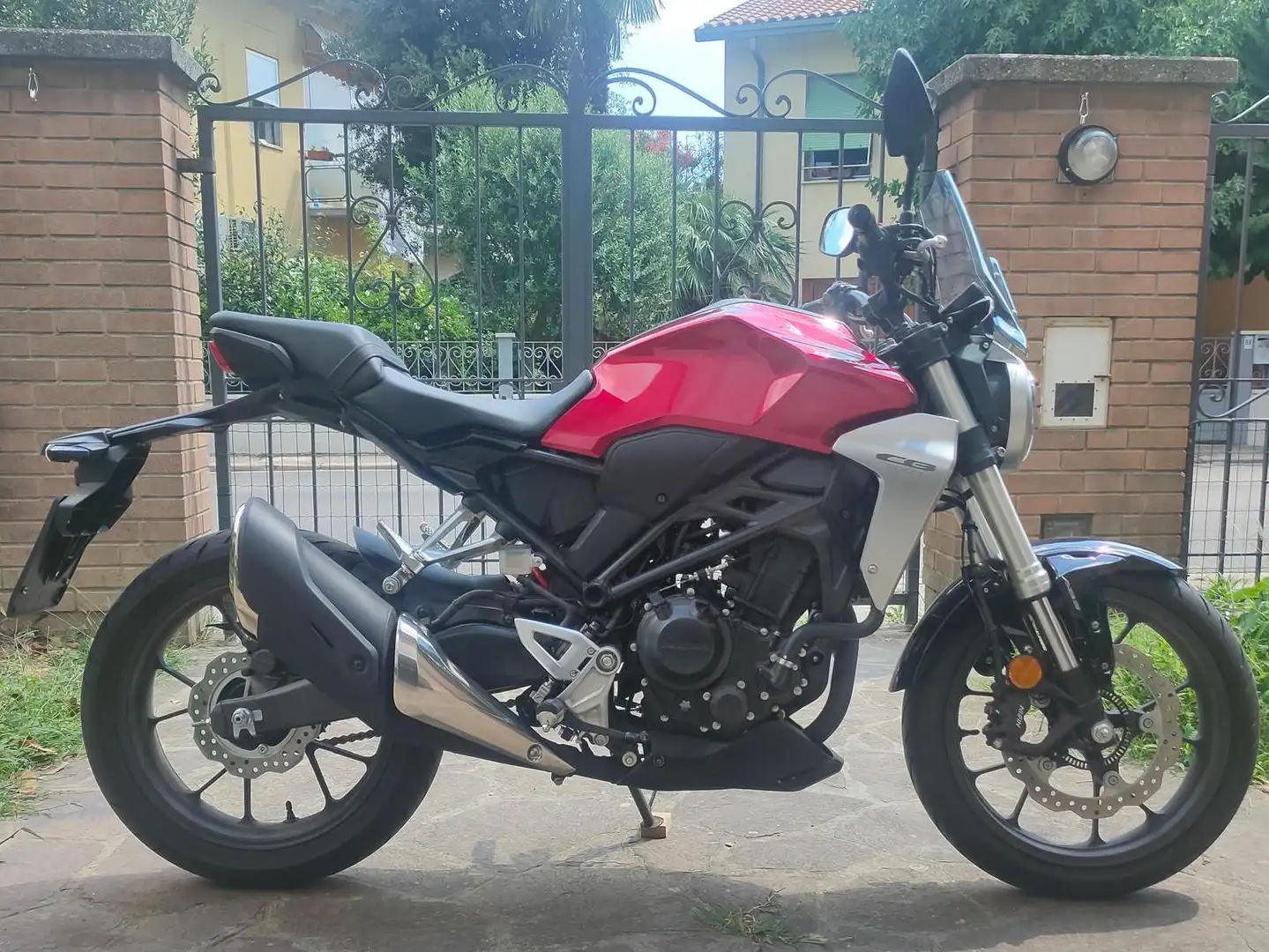 Honda CB 300 Honda CB 300 R Rouge - 2