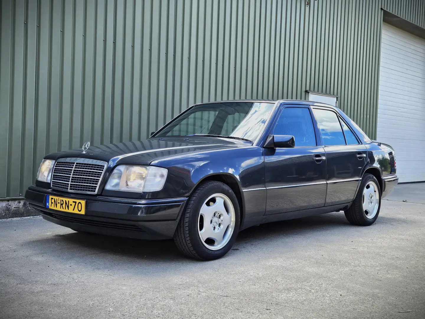 Mercedes-Benz E 300 E 320 Grijs - 2