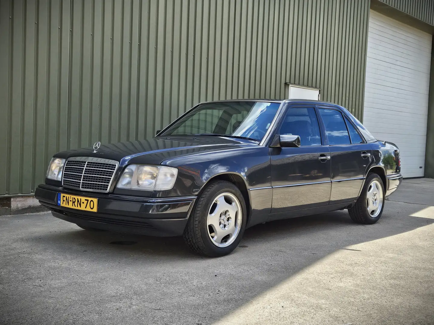 Mercedes-Benz E 300 E 320 Grijs - 1