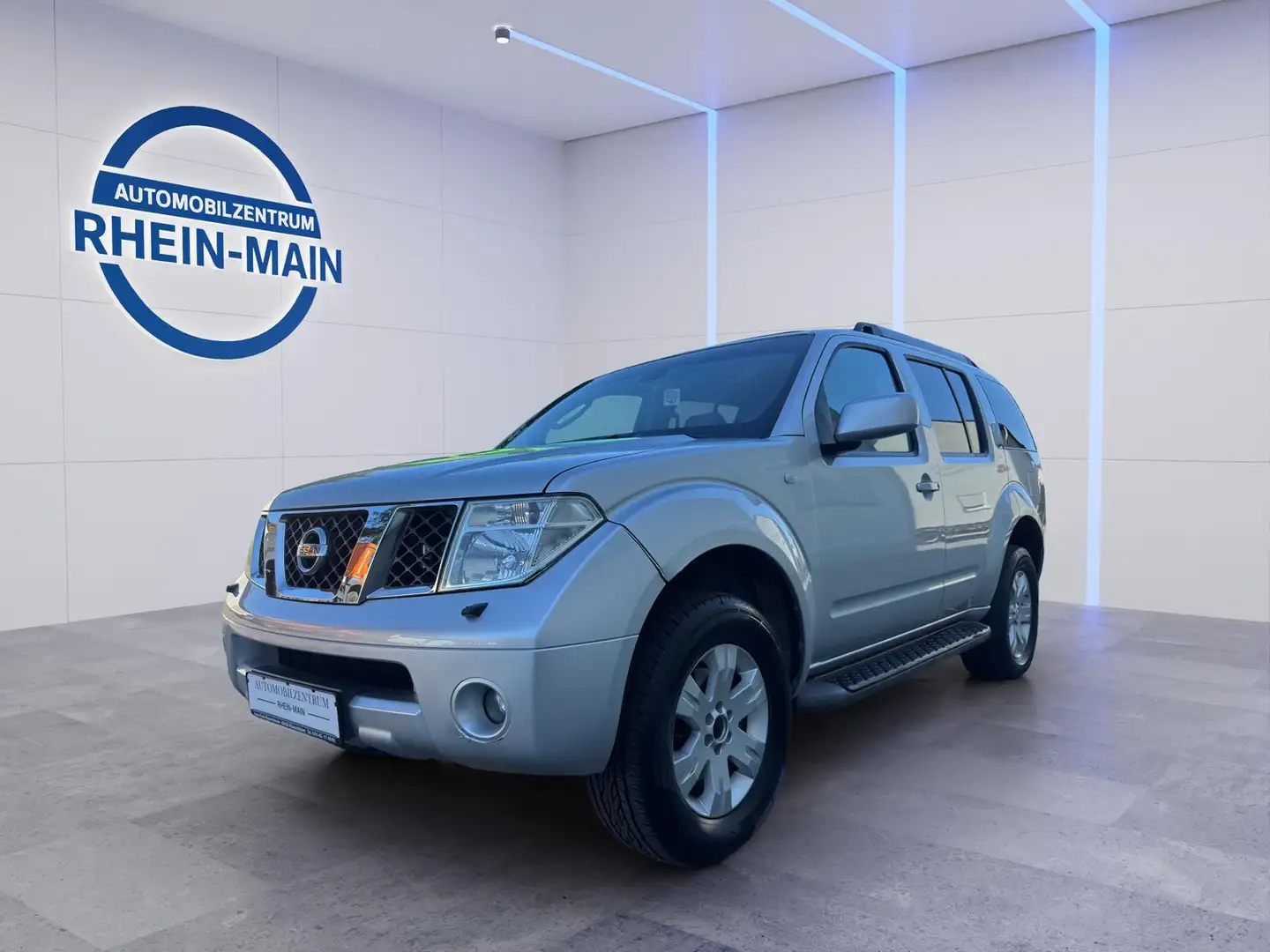 Nissan Pathfinder 2.5 dCi Premium VOLLAUSSTATTUNG 7-Sitzer srebrna - 1