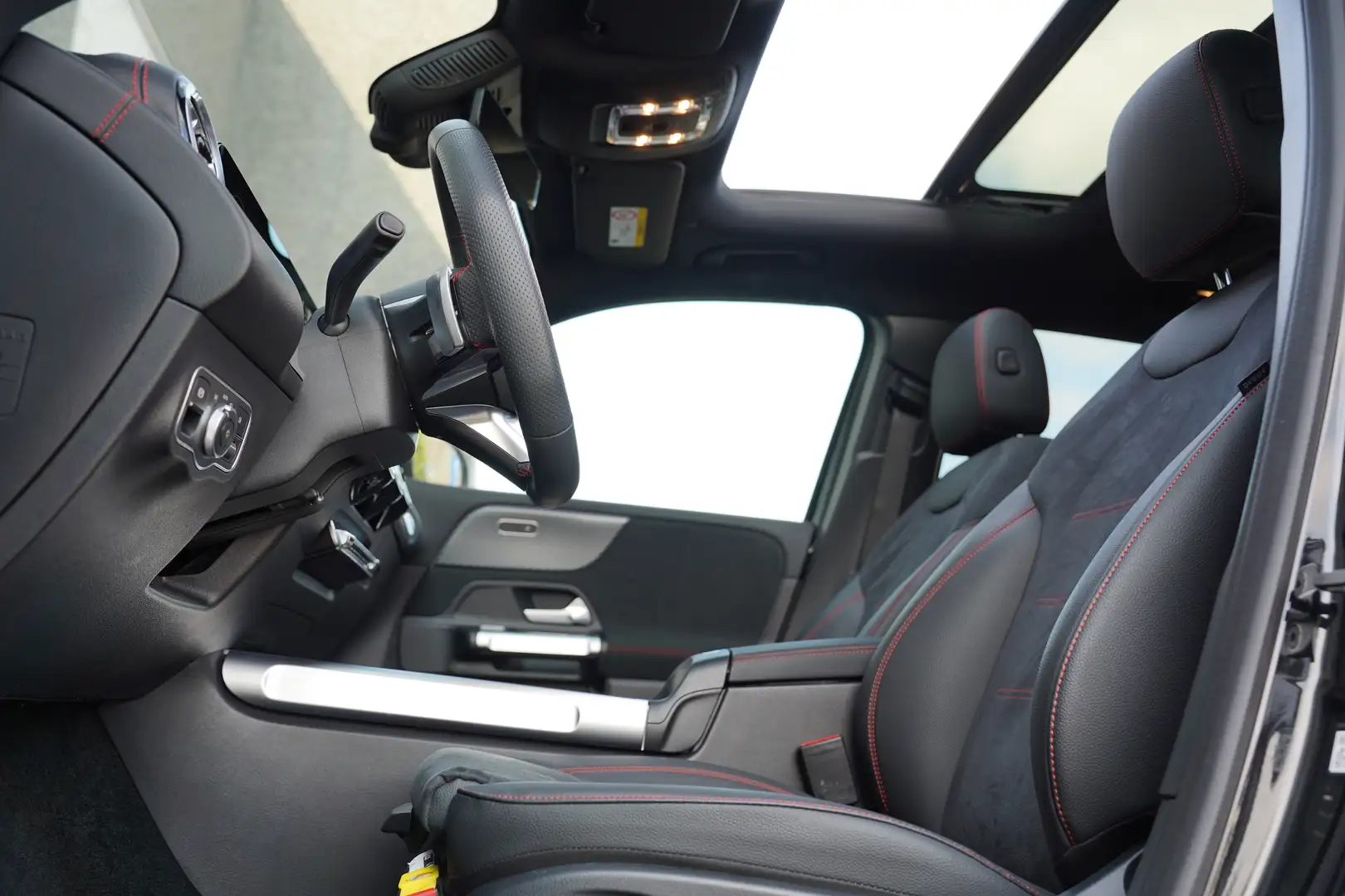 Mercedes-Benz EQB 250 250+ AMG Line *7 SEAT / PANO / 360° / 1 EIG BE* Noir - 2
