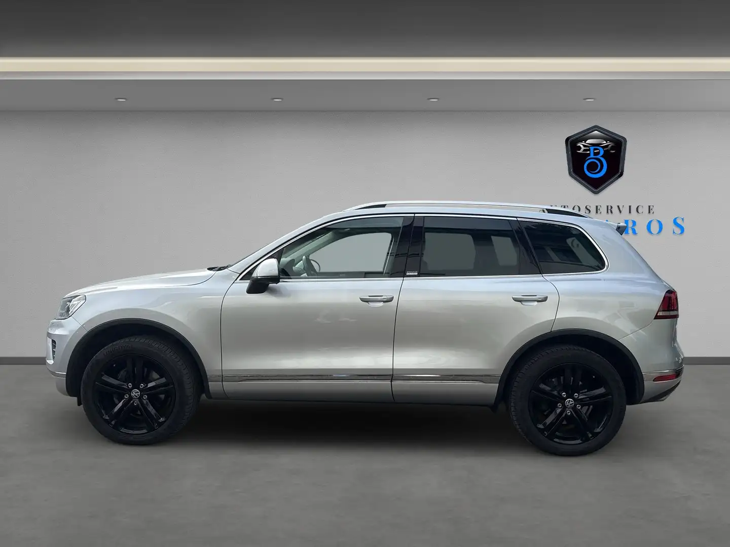 Volkswagen Touareg V6 TDI Executive Edition Terrain Tech 4Motion Grau - 2