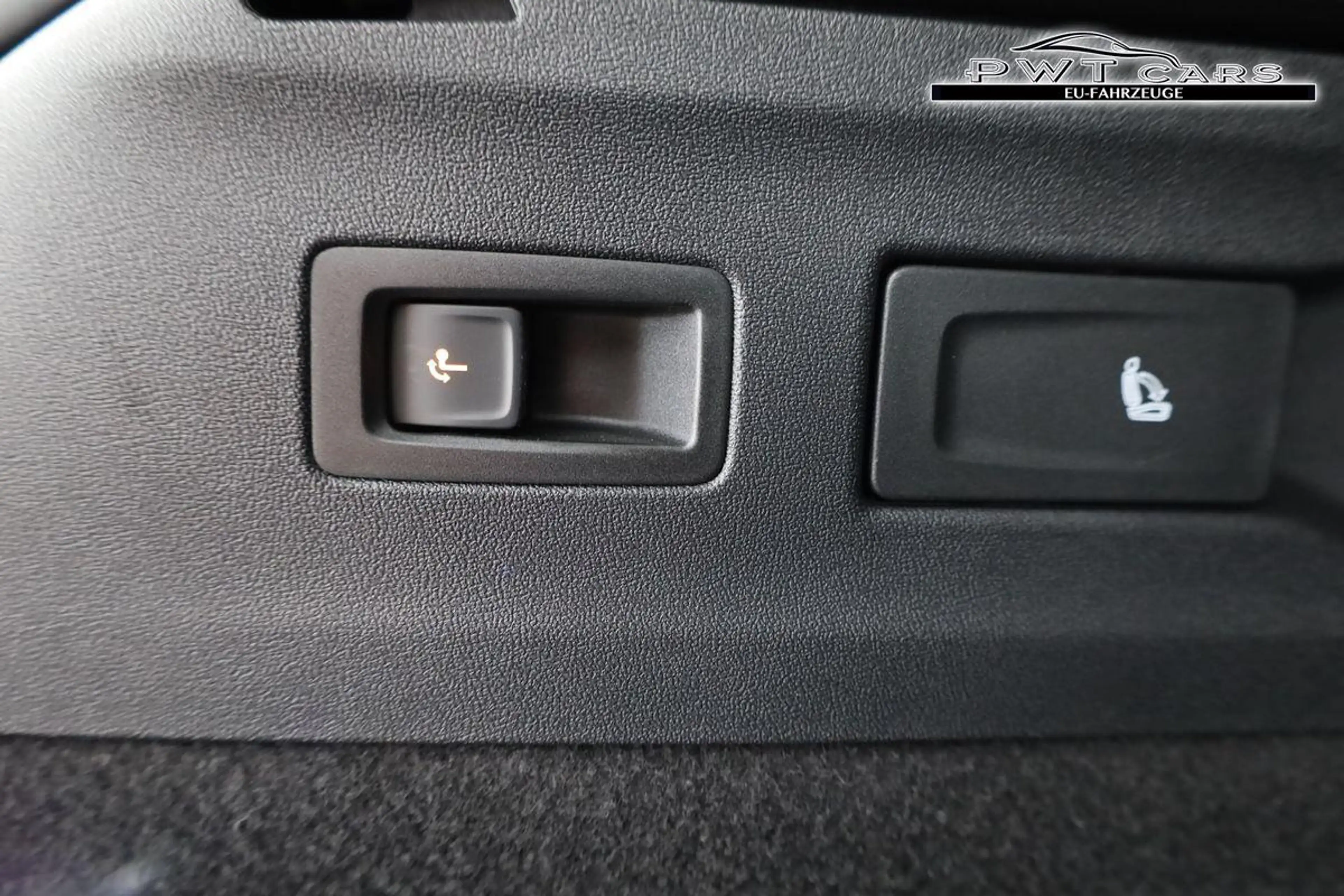 Volkswagen ID.7 Kombi Pro 210 kW Tourer Black, AHK, HuD, IQ.Lig... — photo 13