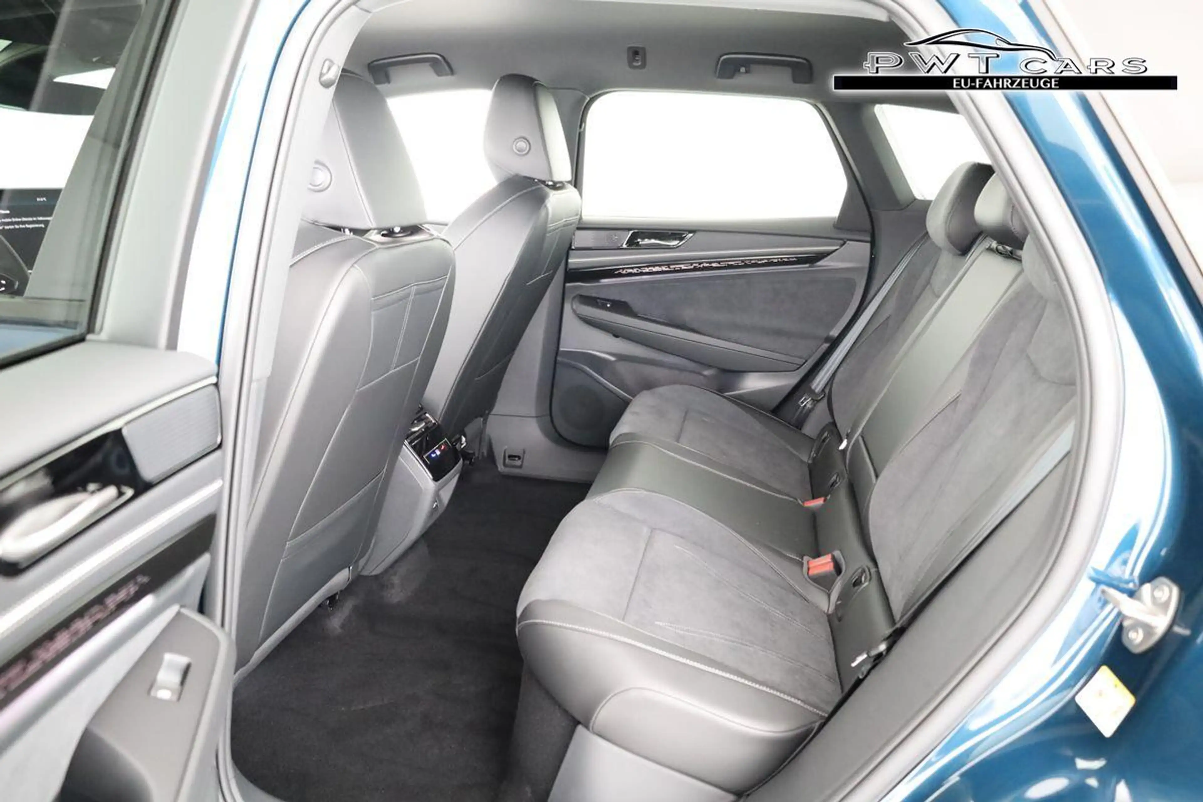 Volkswagen ID.7 Kombi Pro 210 kW Tourer Black, AHK, HuD, IQ.Lig... — photo 11