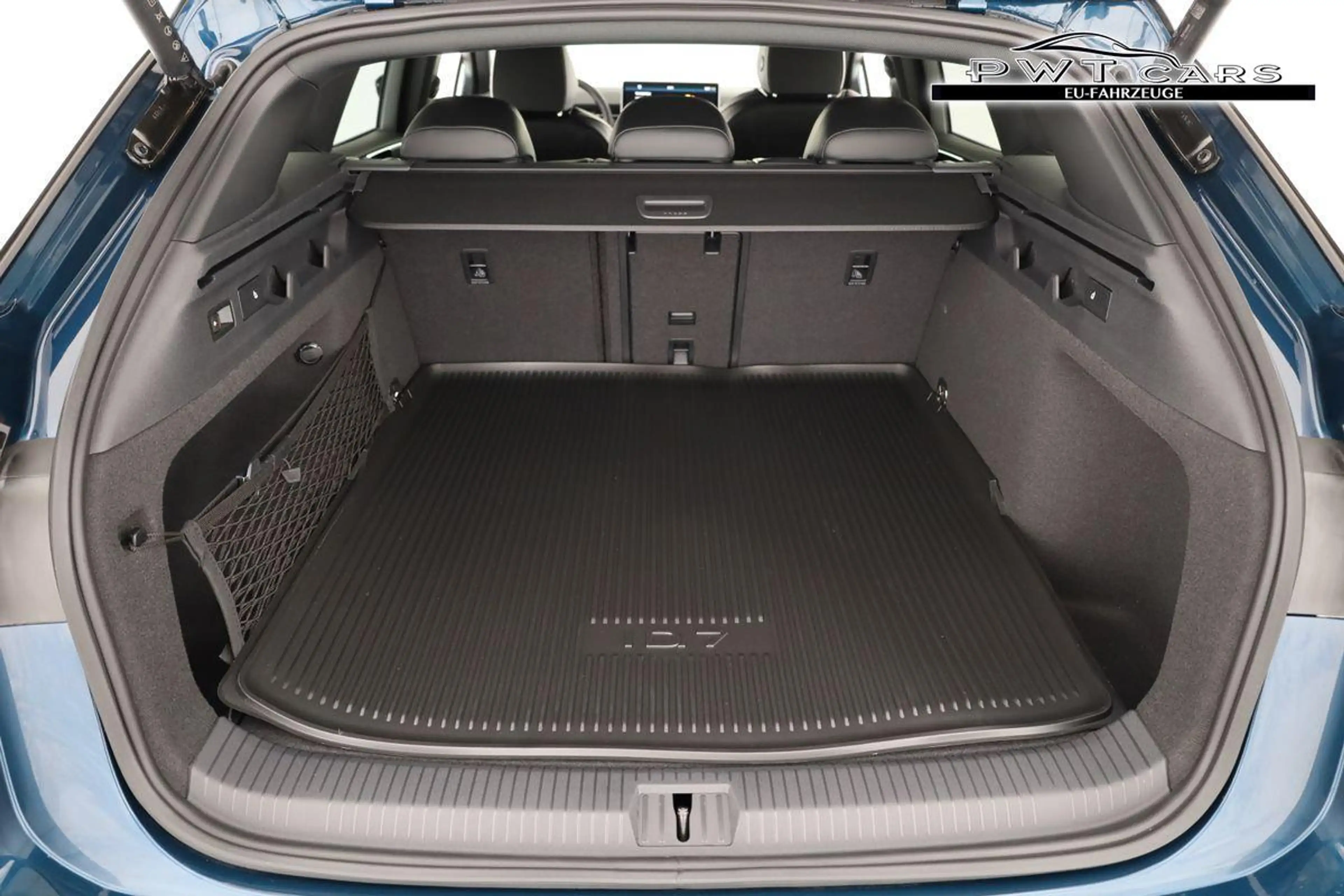 Volkswagen ID.7 Kombi Pro 210 kW Tourer Black, AHK, HuD, IQ.Lig... — photo 12