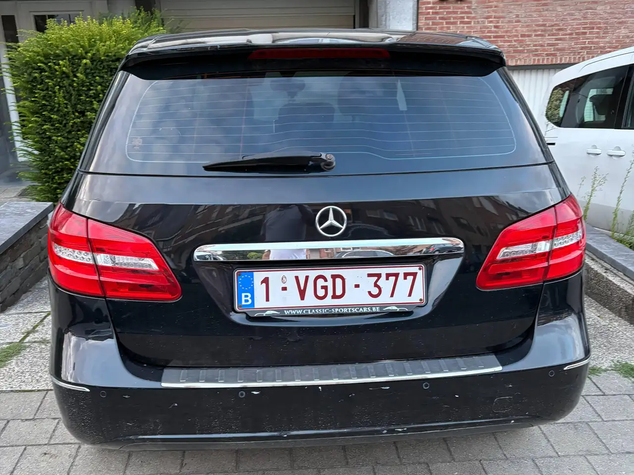 Mercedes-Benz B 180
