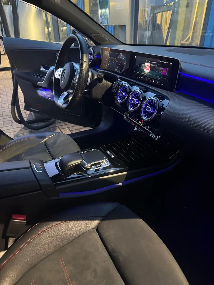 Mercedes-Benz CLA 200 Shooting Brake d Premium auto - 2
