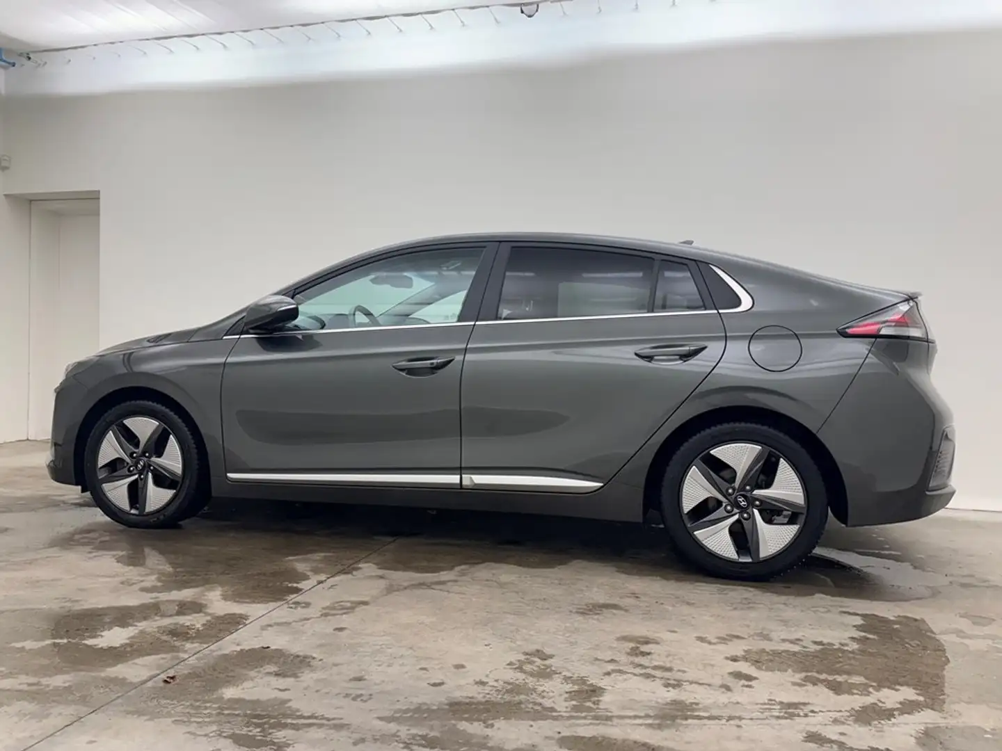 Hyundai IONIQ 1.6 GDi ISG  6-DCT HEV Carplay Camera Gris - 2