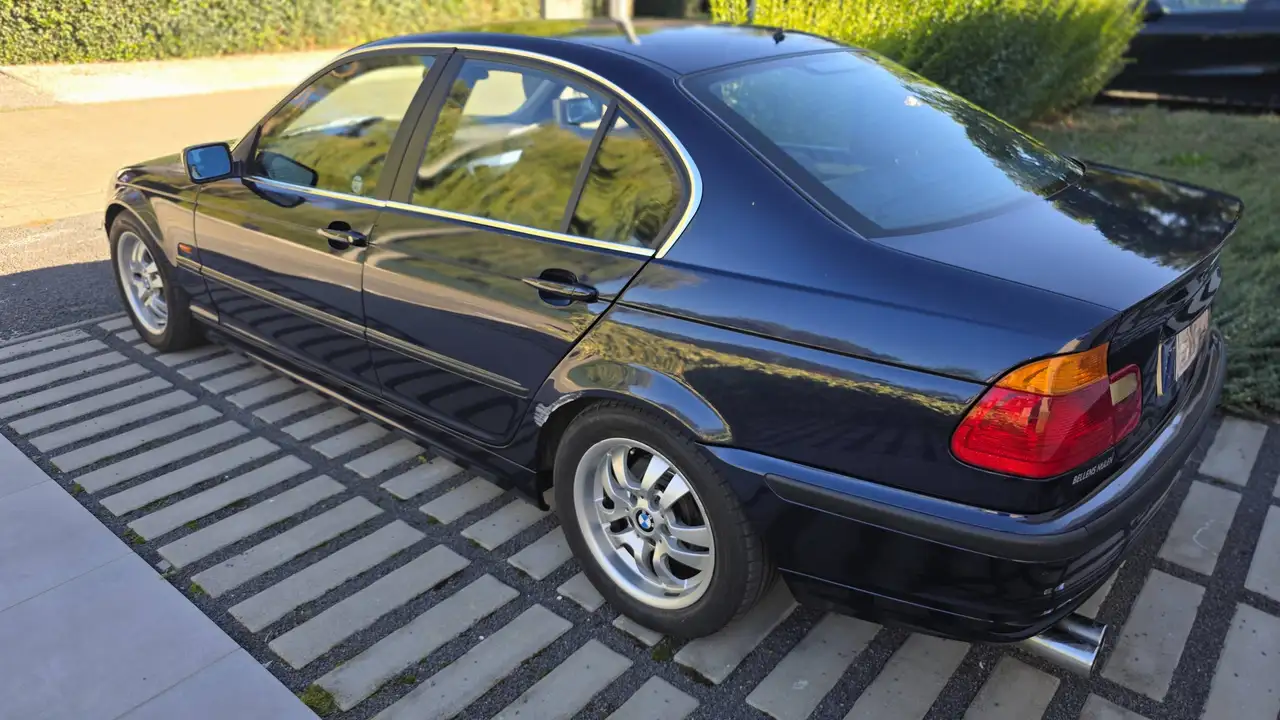 BMW 323i, foto 2
