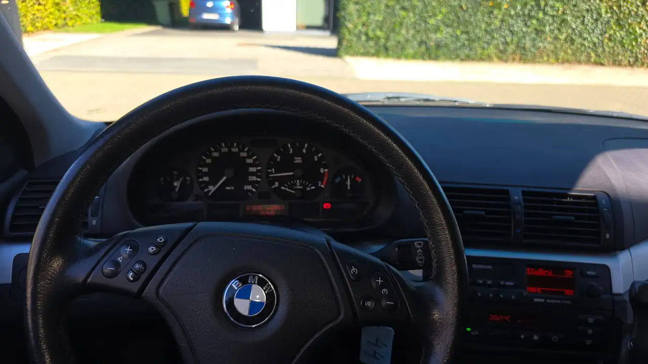 BMW 323i, foto 7