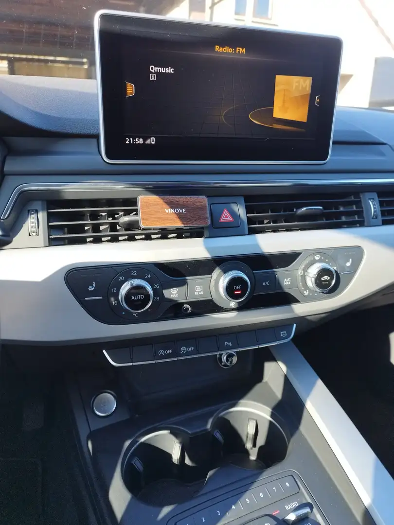 Audi A4 A4 Avant 2.0 TDI ultra S tronic Grijs - 2