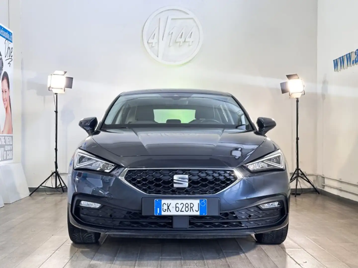 SEAT Leon 1.0 TSI 110 CV 5 Porte Business Grijs - 2