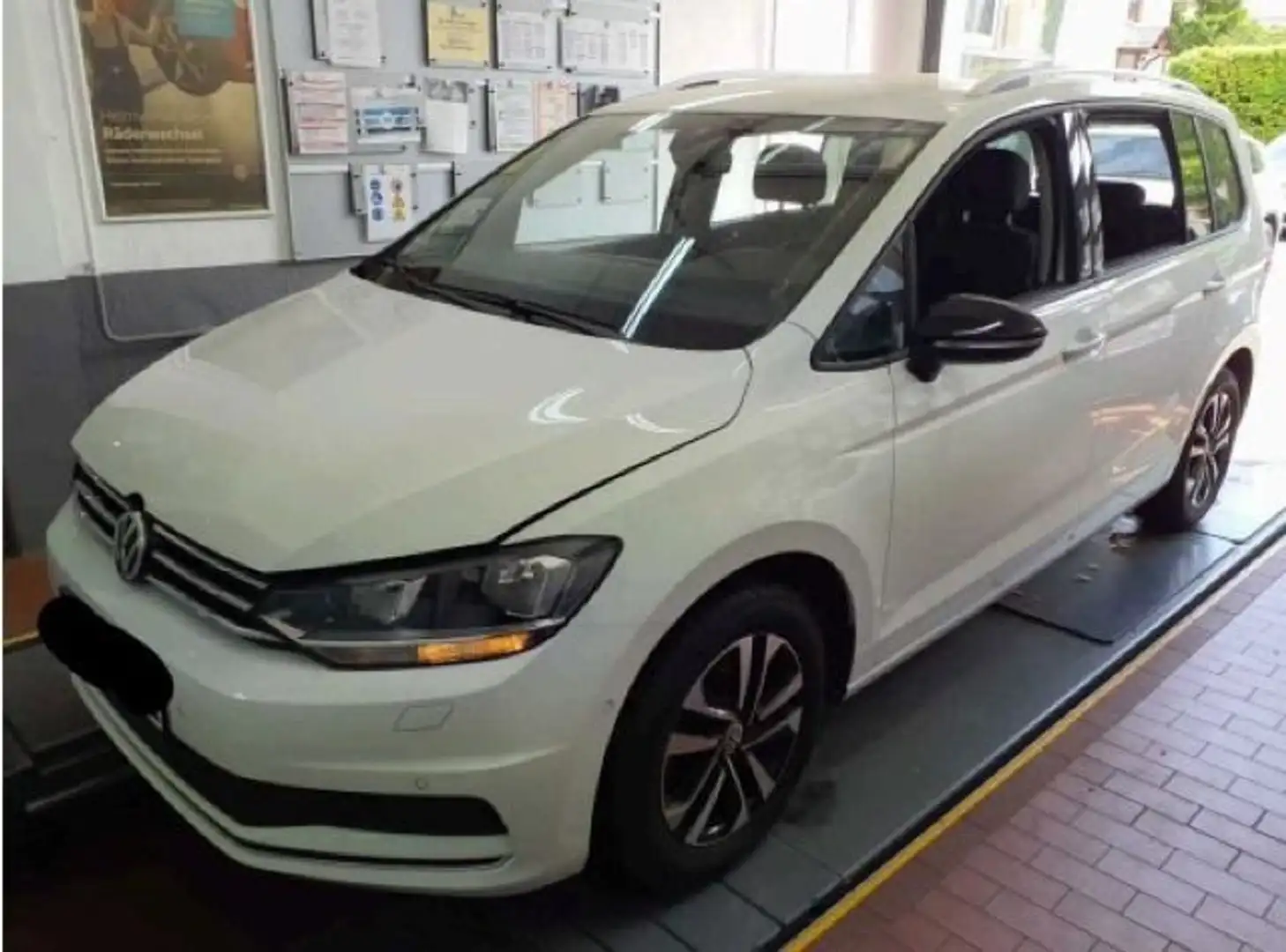 Volkswagen Touran 1.5 TSI IQ.DRIVE Navi*AHK*7-Sitzer*Kamera Weiß - 2