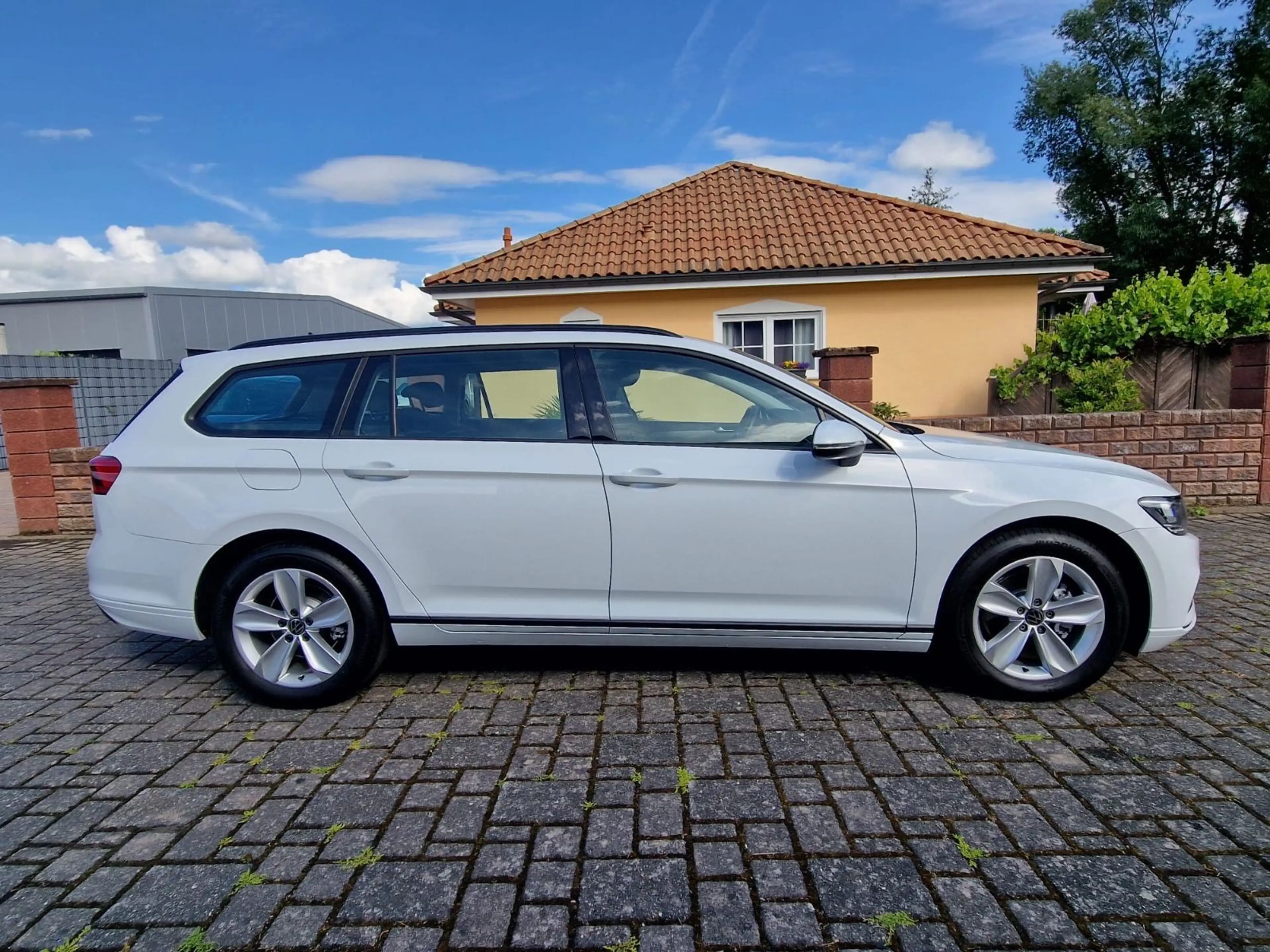 Volkswagen Passat Variant NaviLedKameraE.AhkAcc — photo 4