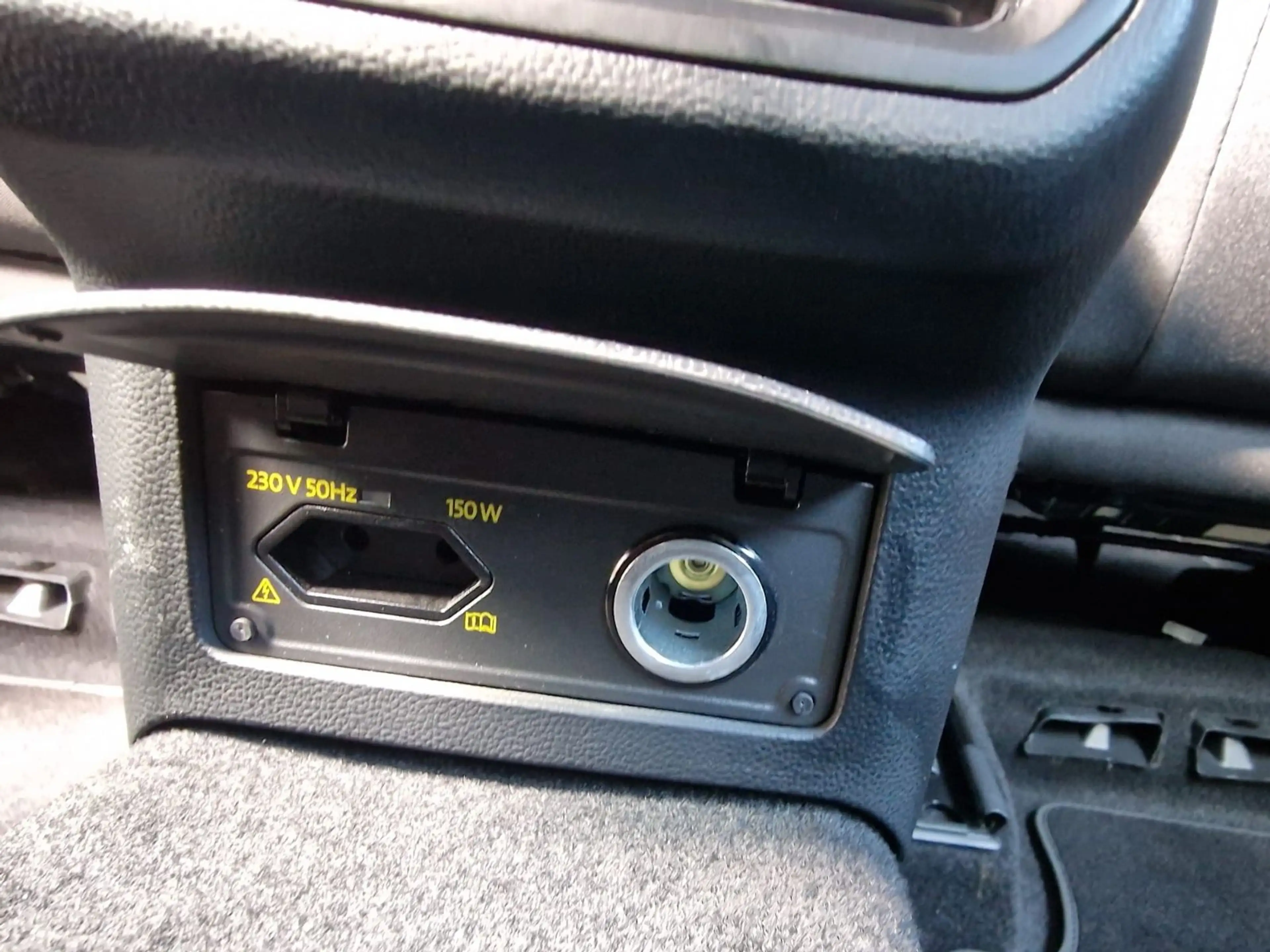 Volkswagen Passat Variant NaviLedKameraE.AhkAcc — photo 12